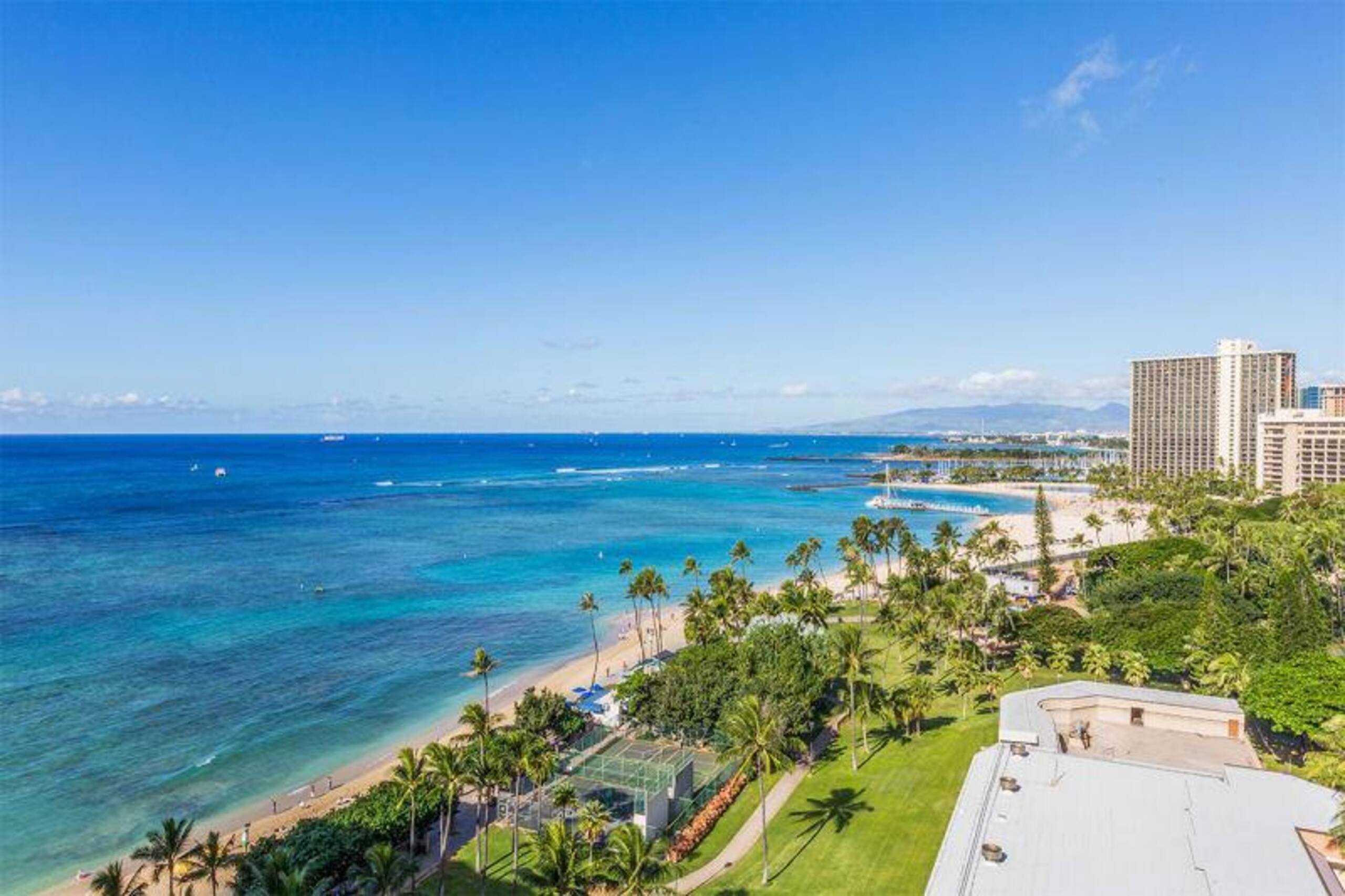 Condo in Honolulu · ★4.6 · Studio · 1 bed · 1 private bath - Image 25