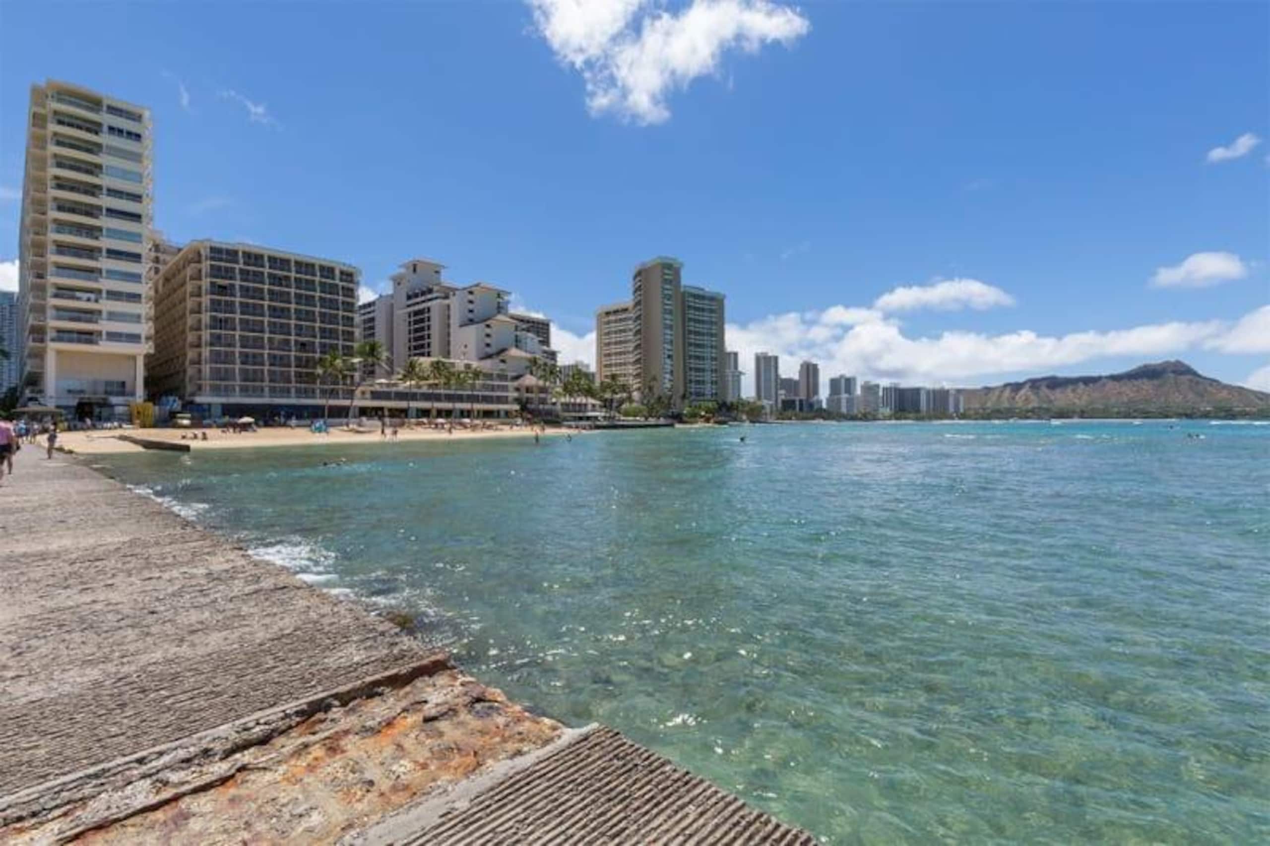 Condo in Honolulu · ★4.6 · Studio · 1 bed · 1 private bath - Image 22
