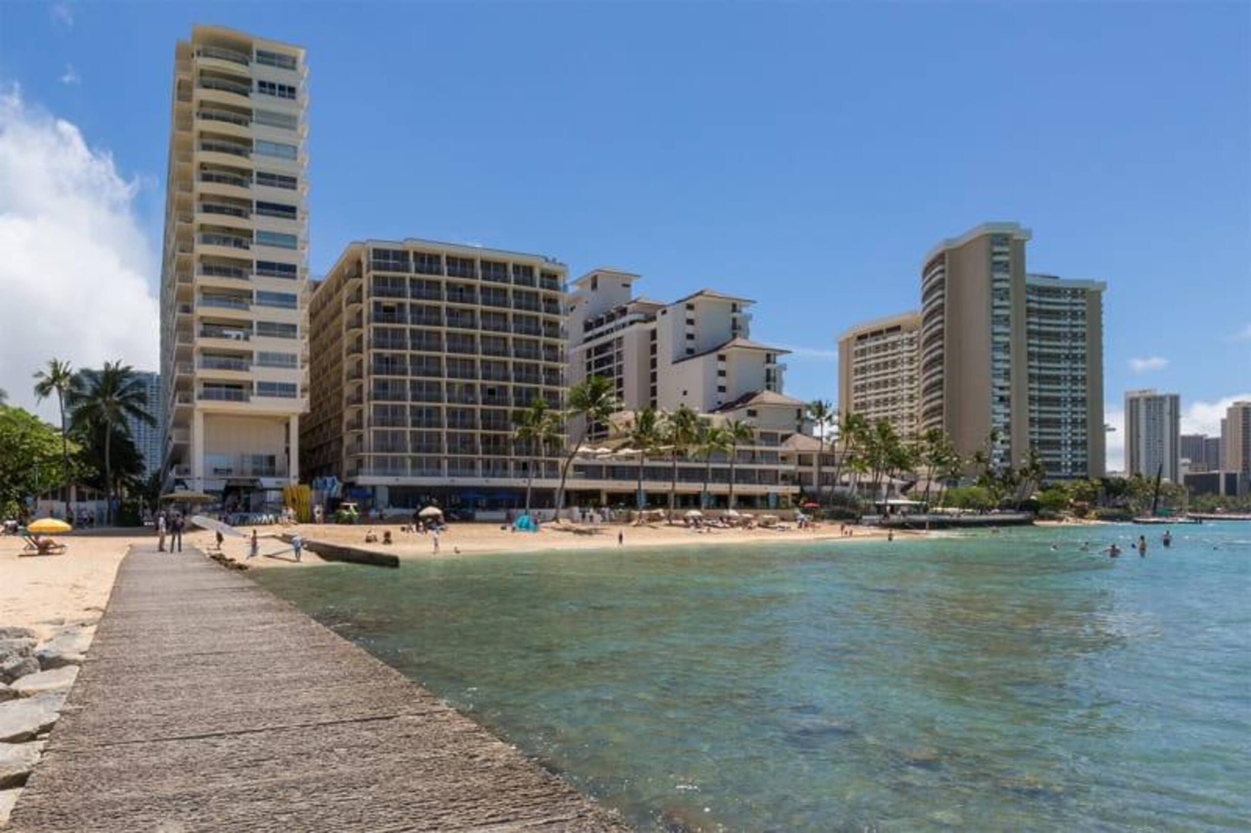 Condo in Honolulu · ★4.6 · Studio · 1 bed · 1 private bath - Image 13