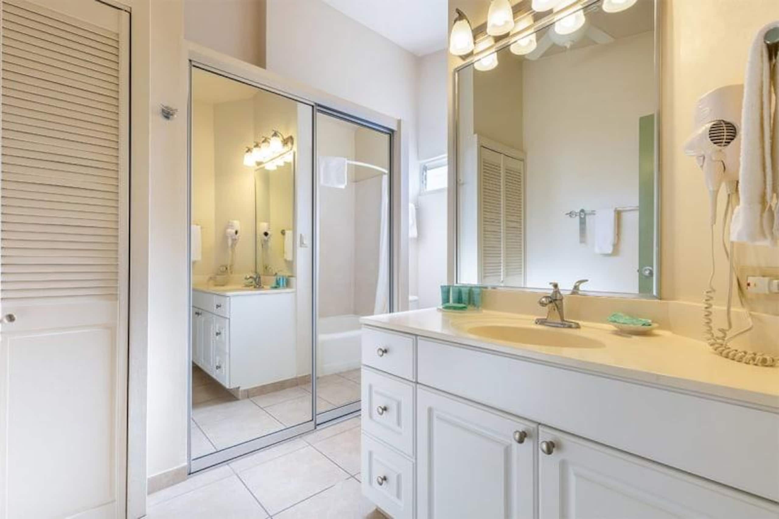 Condo in Honolulu · ★4.6 · Studio · 1 bed · 1 private bath - Image 10