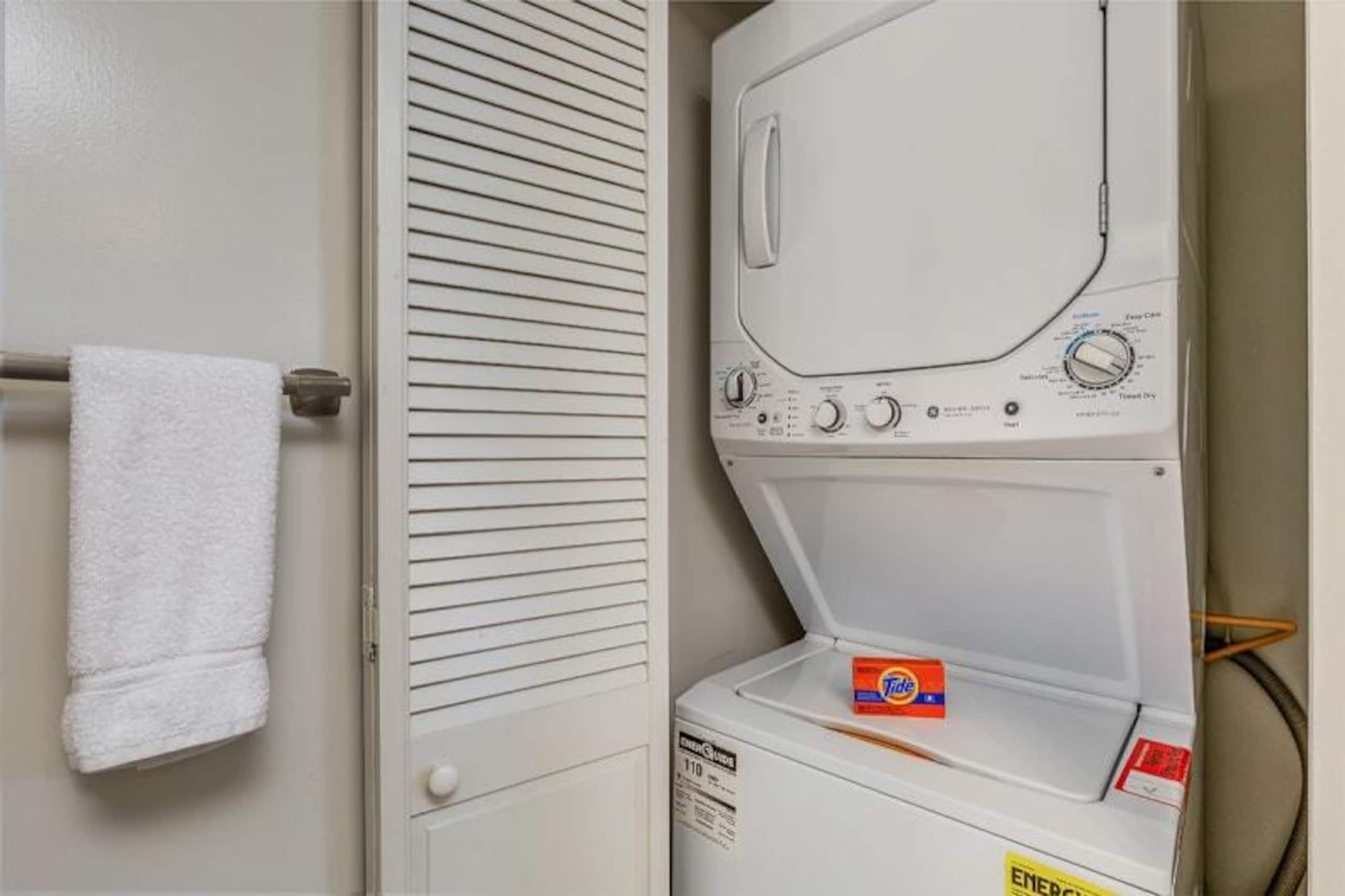 Condo in Honolulu · ★4.56 · Studio · 1 bed · 1 shared bath - Image 12