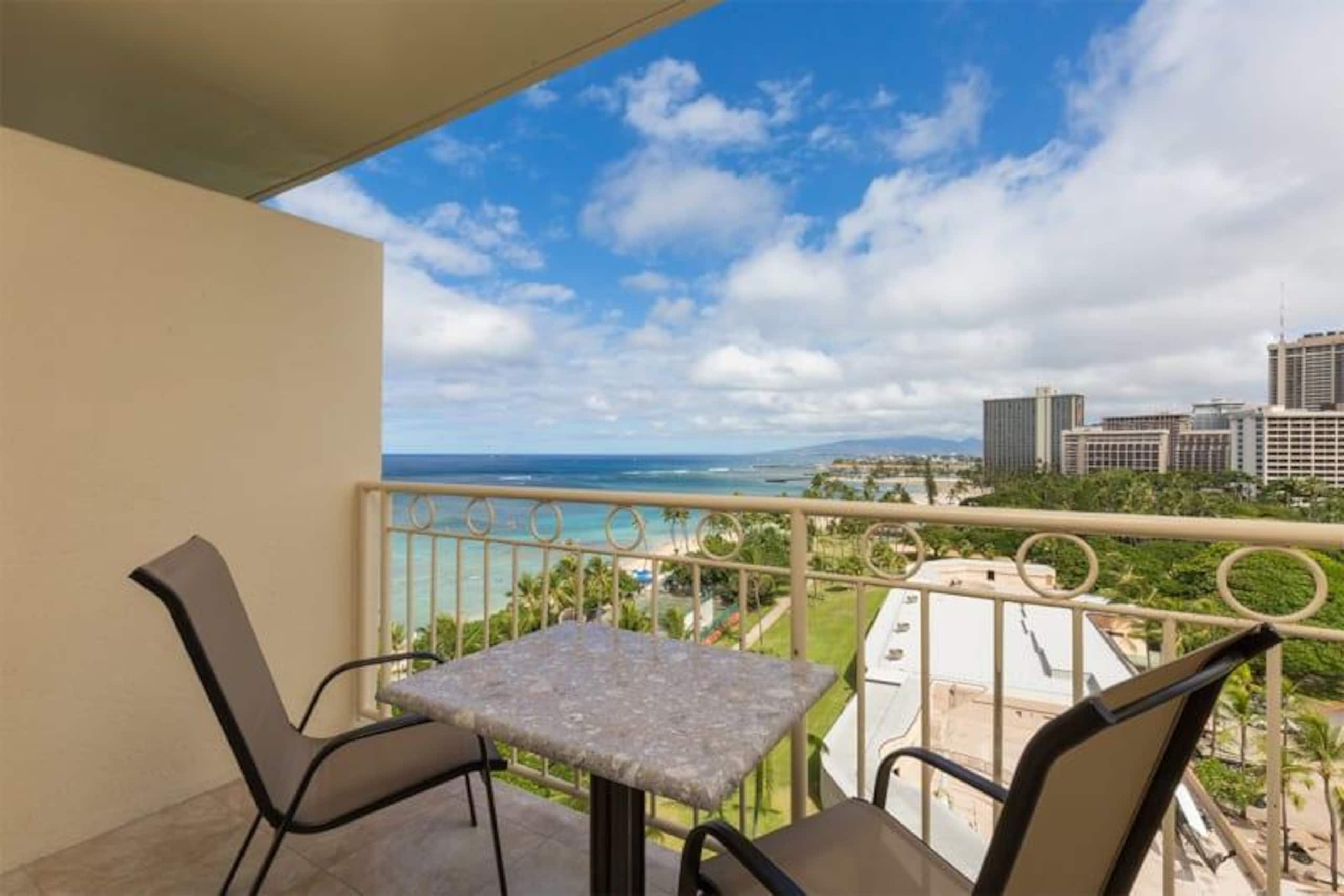 Condo in Honolulu · ★4.56 · Studio · 1 bed · 1 shared bath - Image 1