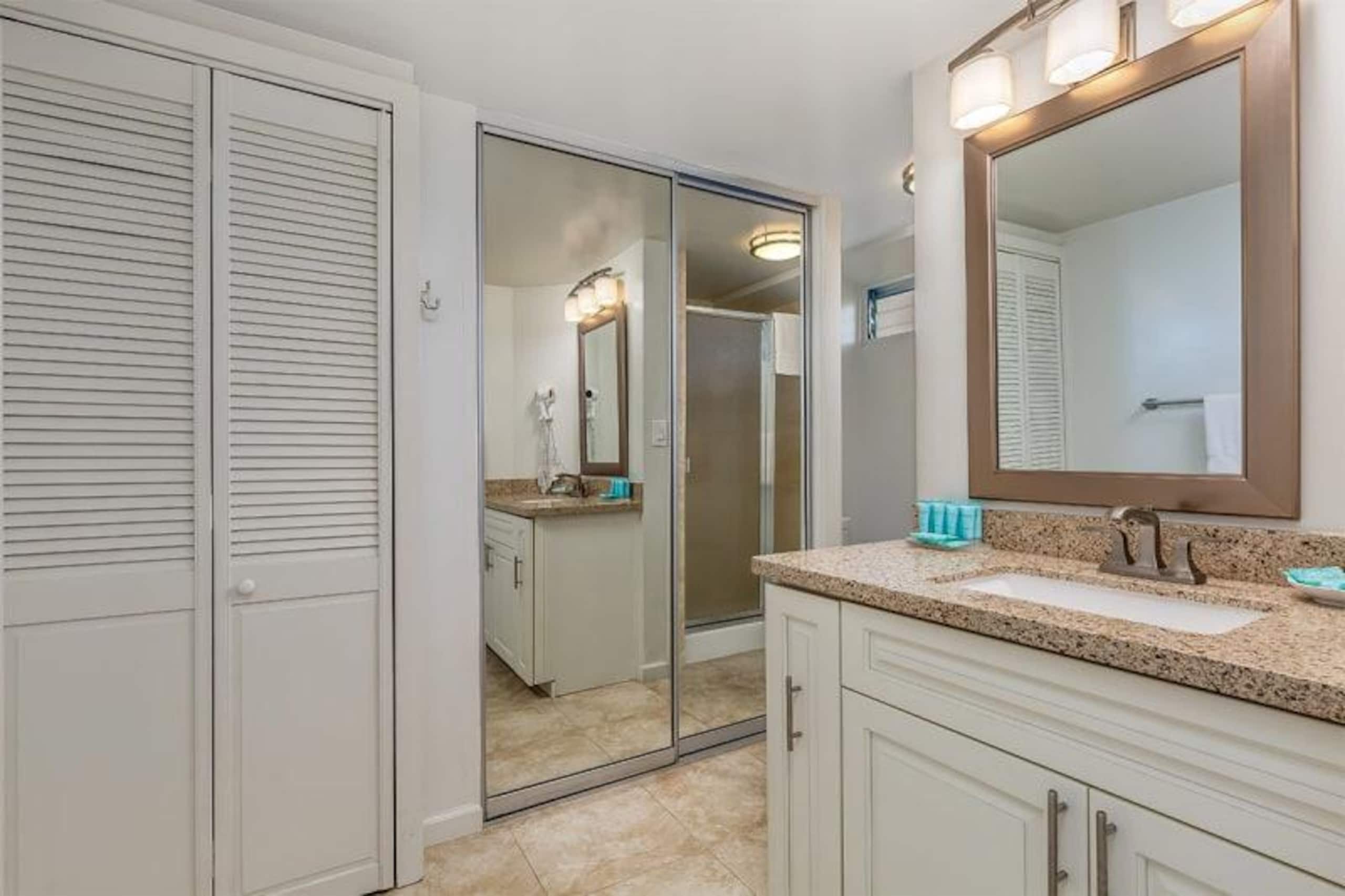 Condo in Honolulu · ★4.56 · Studio · 1 bed · 1 shared bath - Image 11
