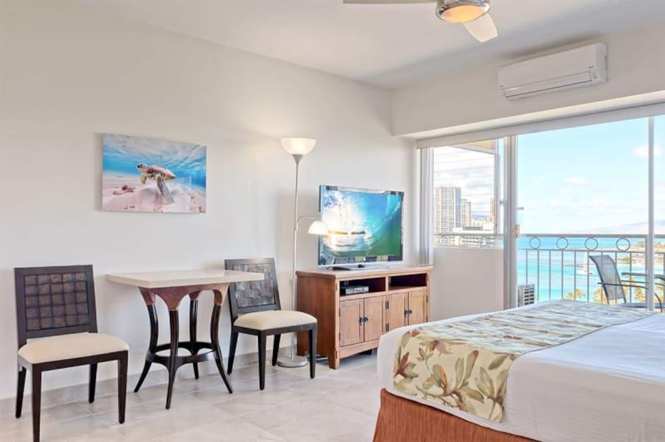 Condo in Honolulu · ★4.68 · Studio · 1 bed · 1 shared bath - Image 3