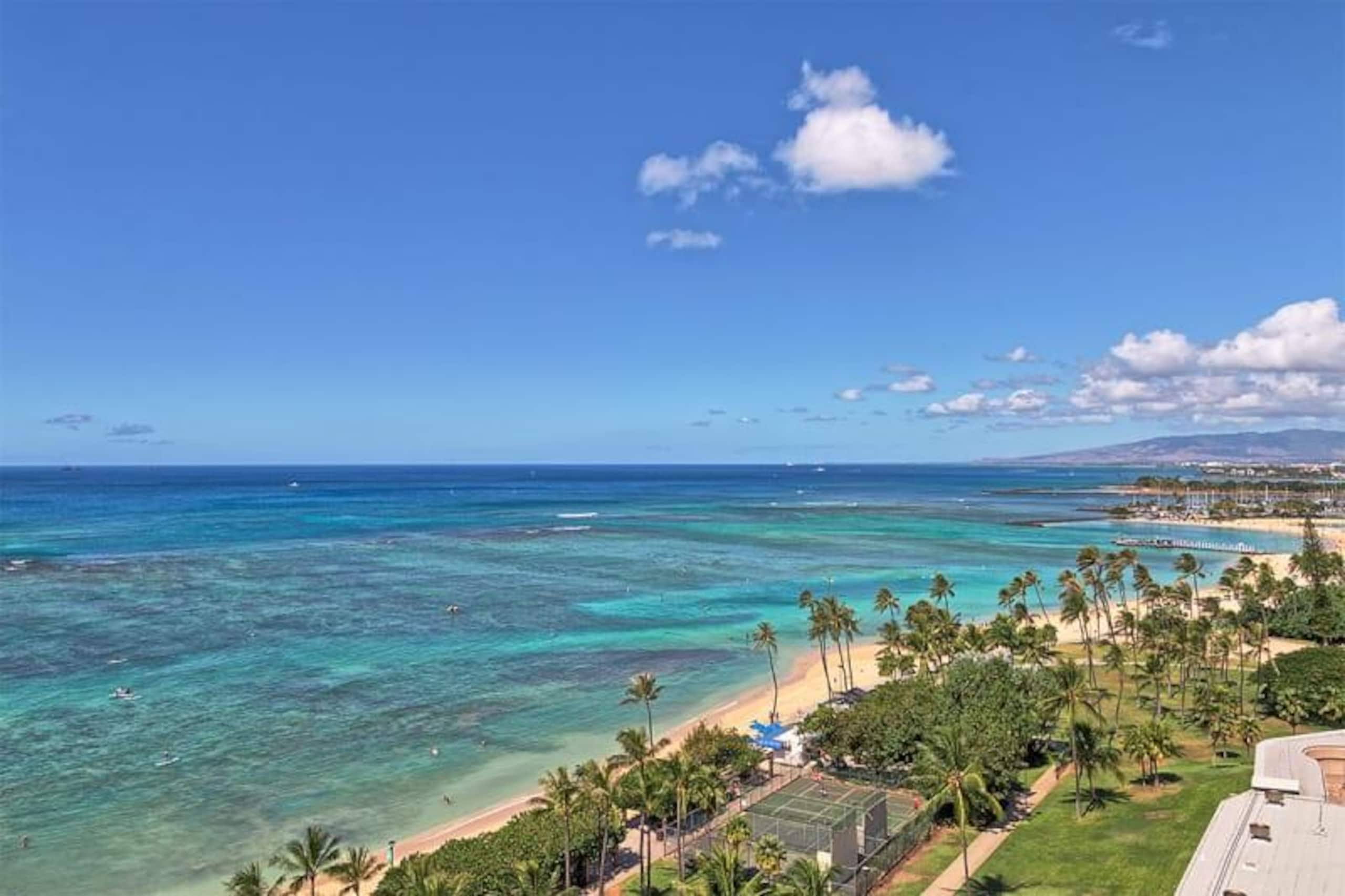 Condo in Honolulu · ★4.68 · Studio · 1 bed · 1 shared bath - Image 19
