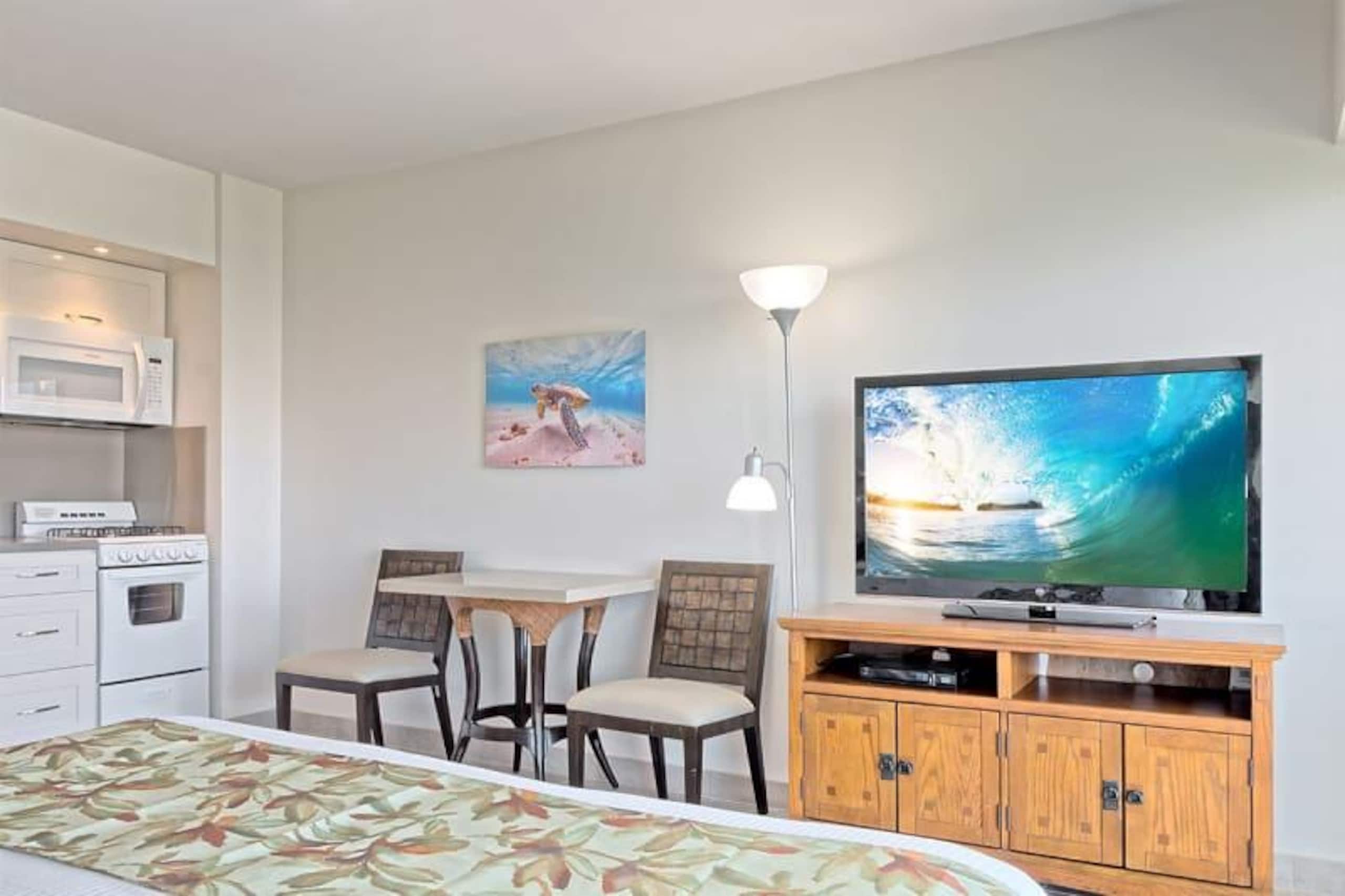 Condo in Honolulu · ★4.68 · Studio · 1 bed · 1 shared bath - Image 1