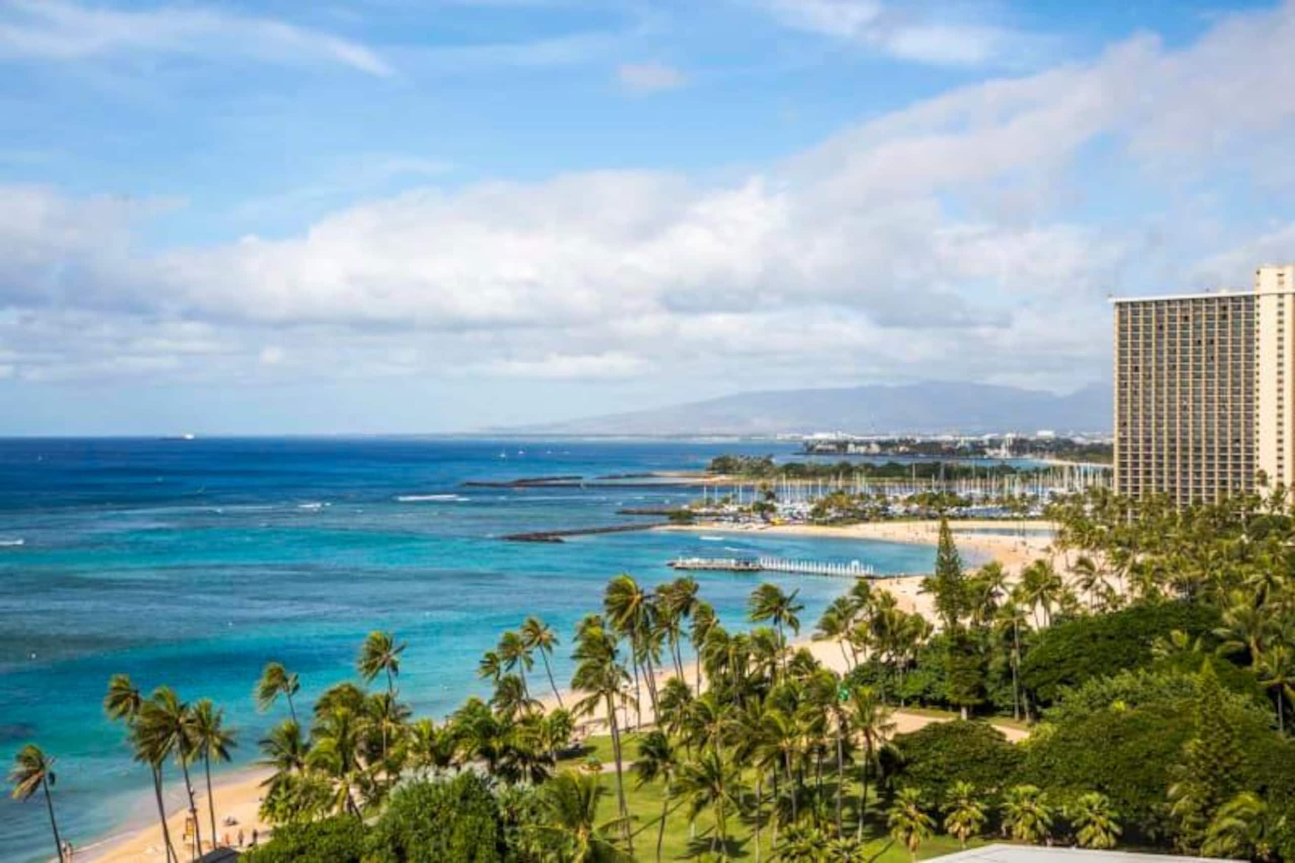 Condo in Honolulu · ★4.68 · Studio · 1 bed · 1 shared bath - Image 21