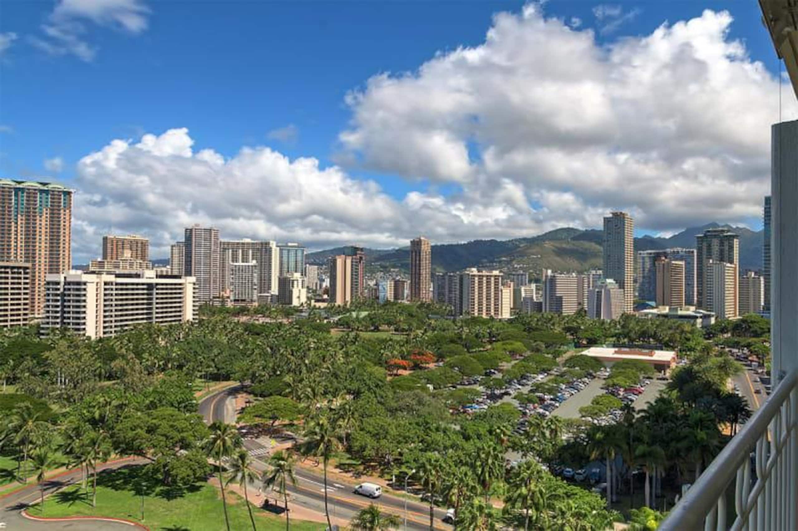 Condo in Honolulu · ★4.68 · Studio · 1 bed · 1 shared bath - Image 15