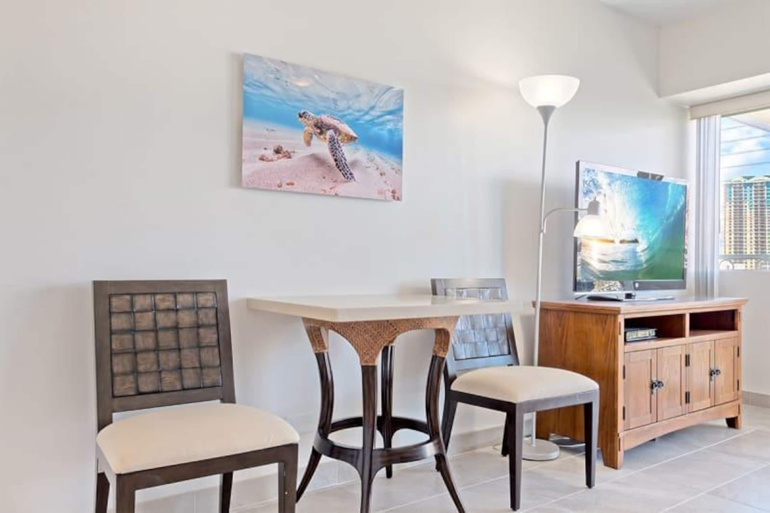Condo in Honolulu · ★4.68 · Studio · 1 bed · 1 shared bath - Image 6