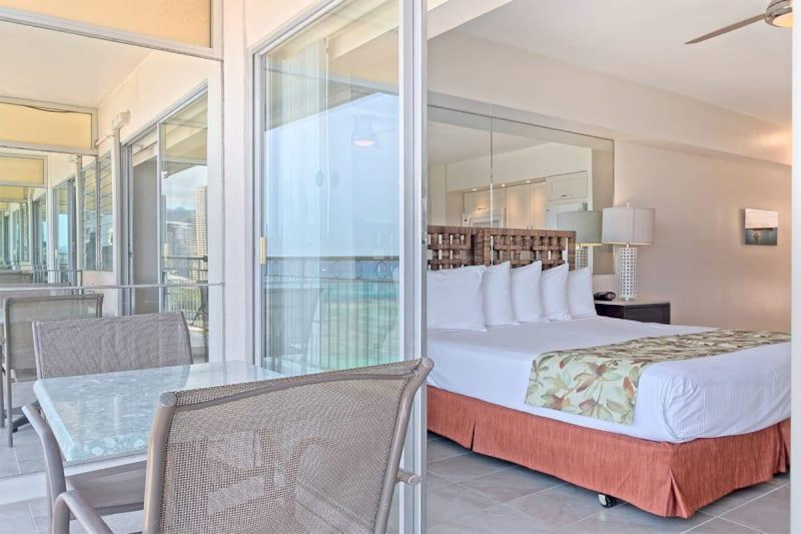 Condo in Honolulu · ★4.68 · Studio · 1 bed · 1 shared bath - Image 5