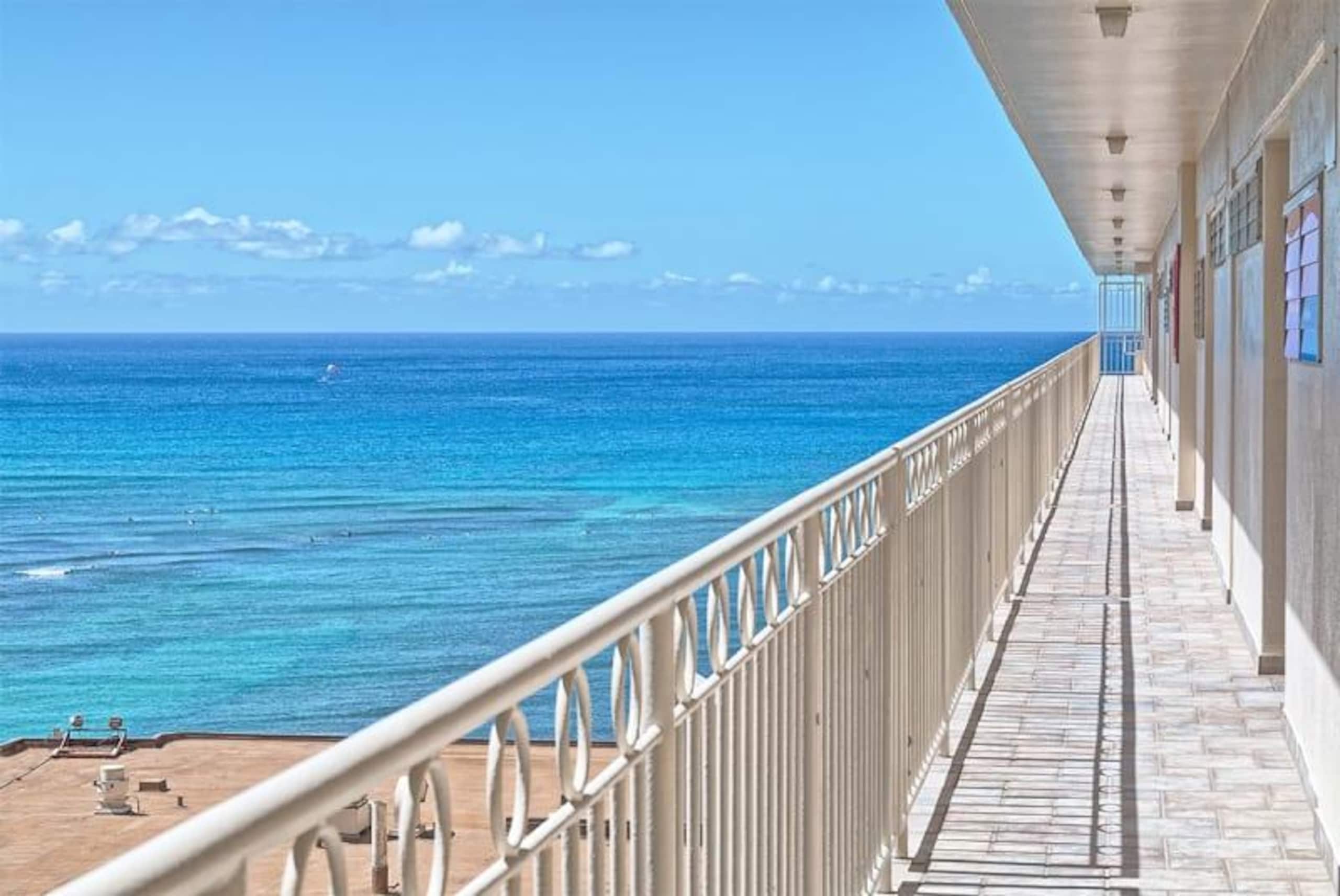 Condo in Honolulu · ★4.68 · Studio · 1 bed · 1 shared bath - Image 13