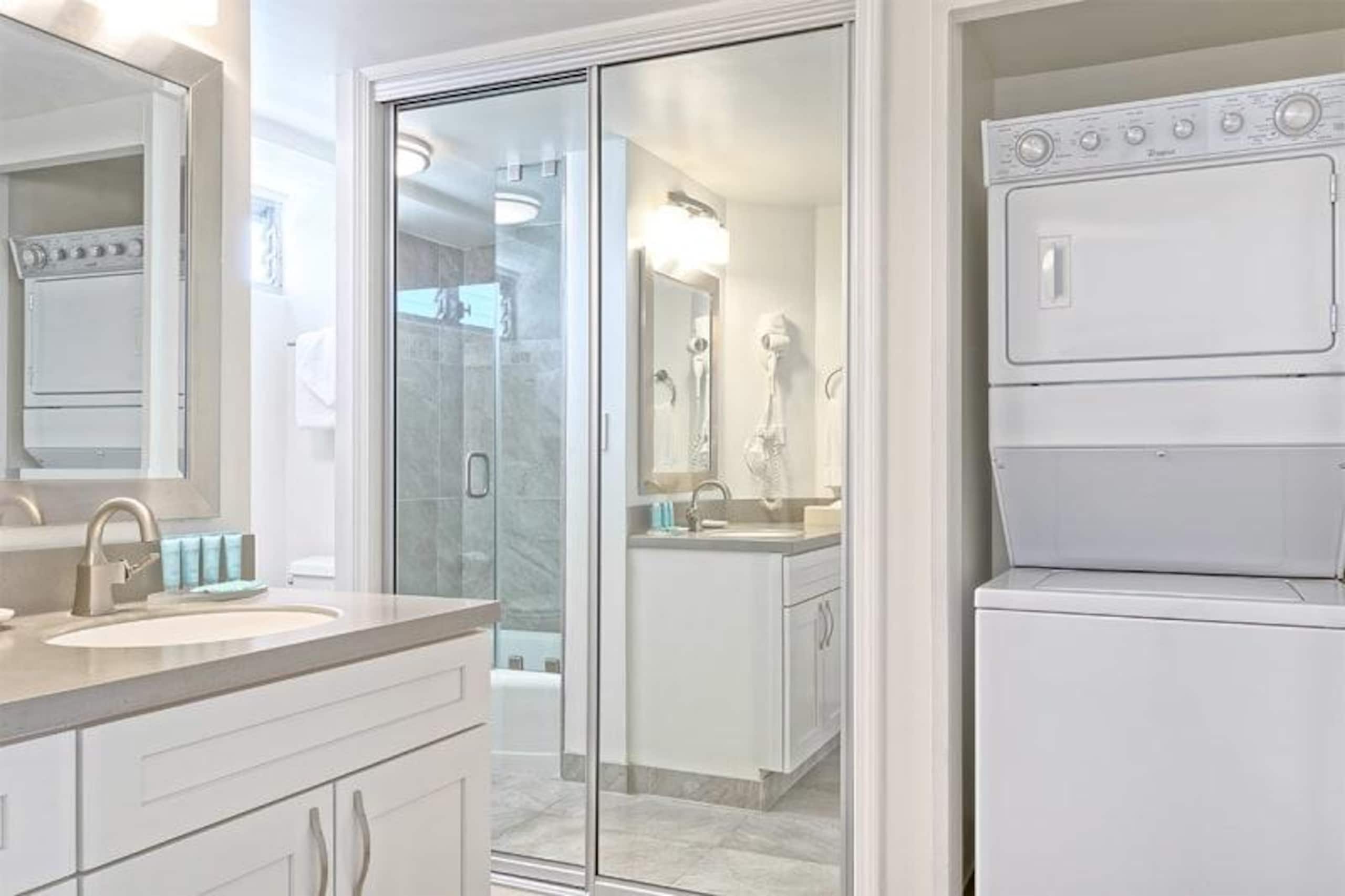 Condo in Honolulu · ★4.68 · Studio · 1 bed · 1 shared bath - Image 9