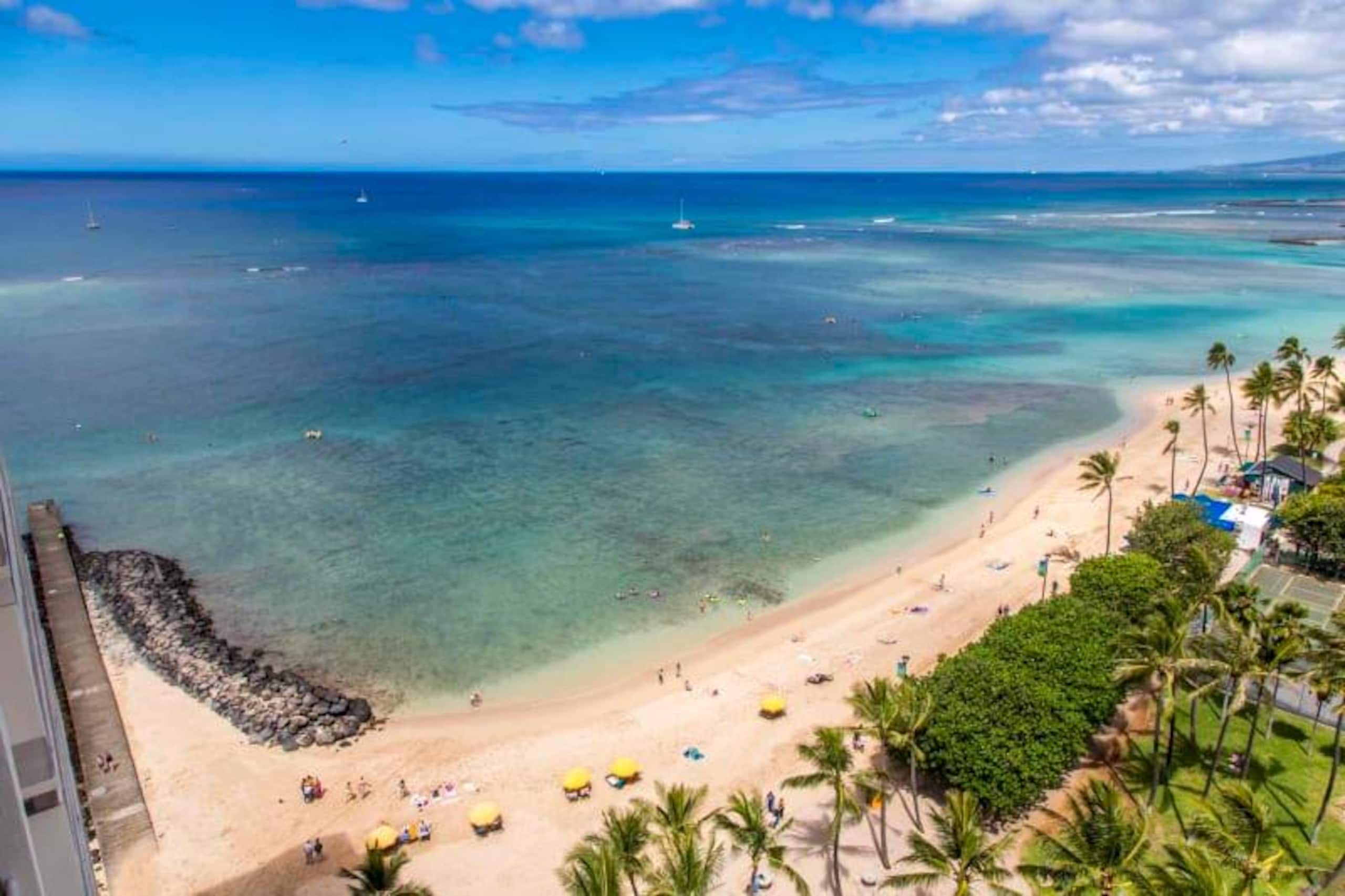 Condo in Honolulu · ★4.8 · Studio · 1 bed · 1 shared bath - Image 20