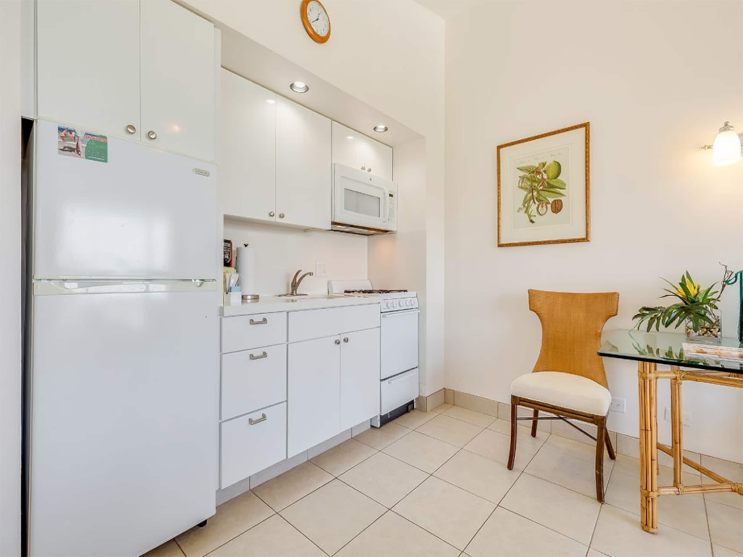 Condo in Honolulu · ★4.8 · Studio · 1 bed · 1 shared bath - Image 6