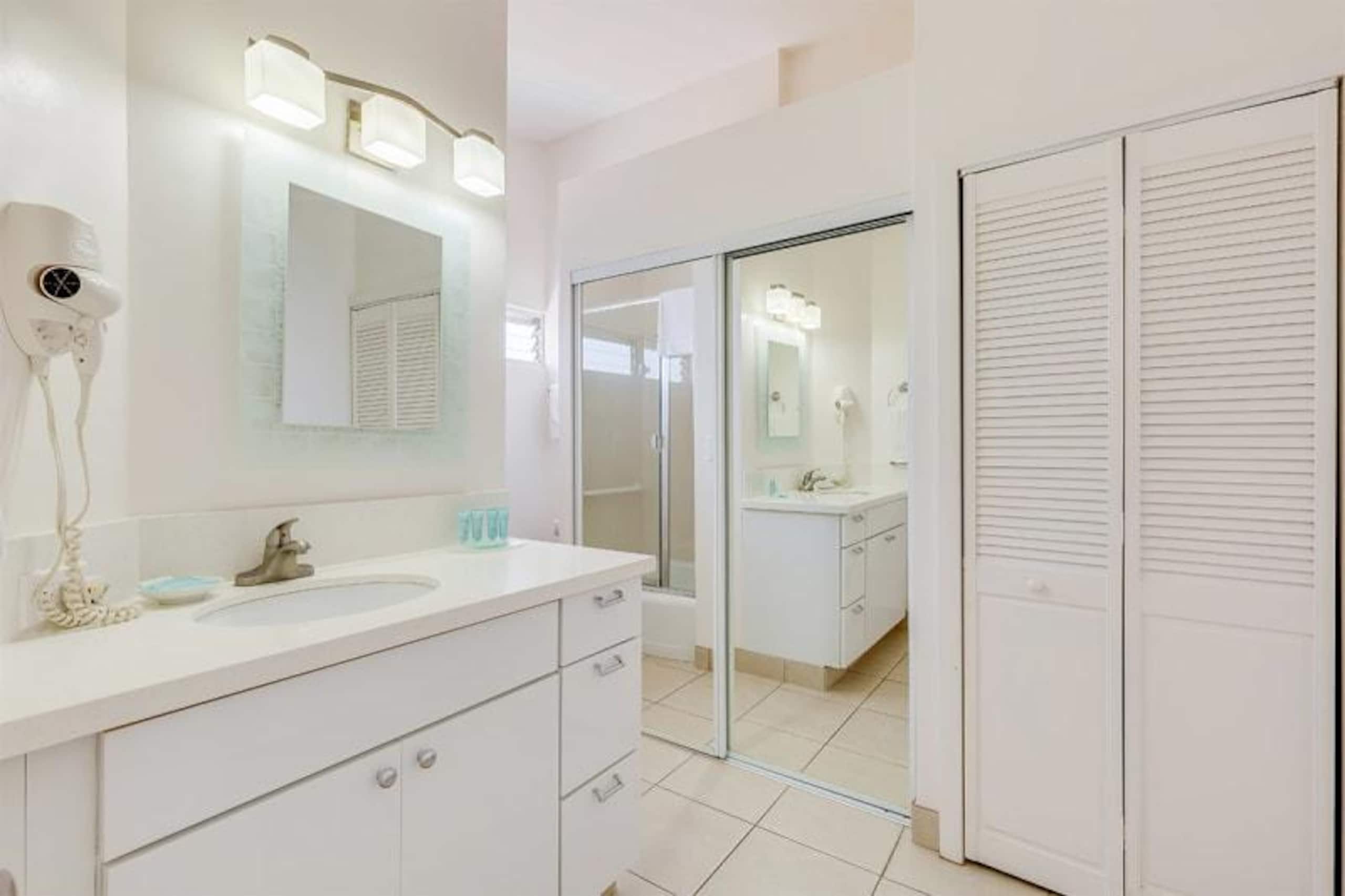 Condo in Honolulu · ★4.8 · Studio · 1 bed · 1 shared bath - Image 14