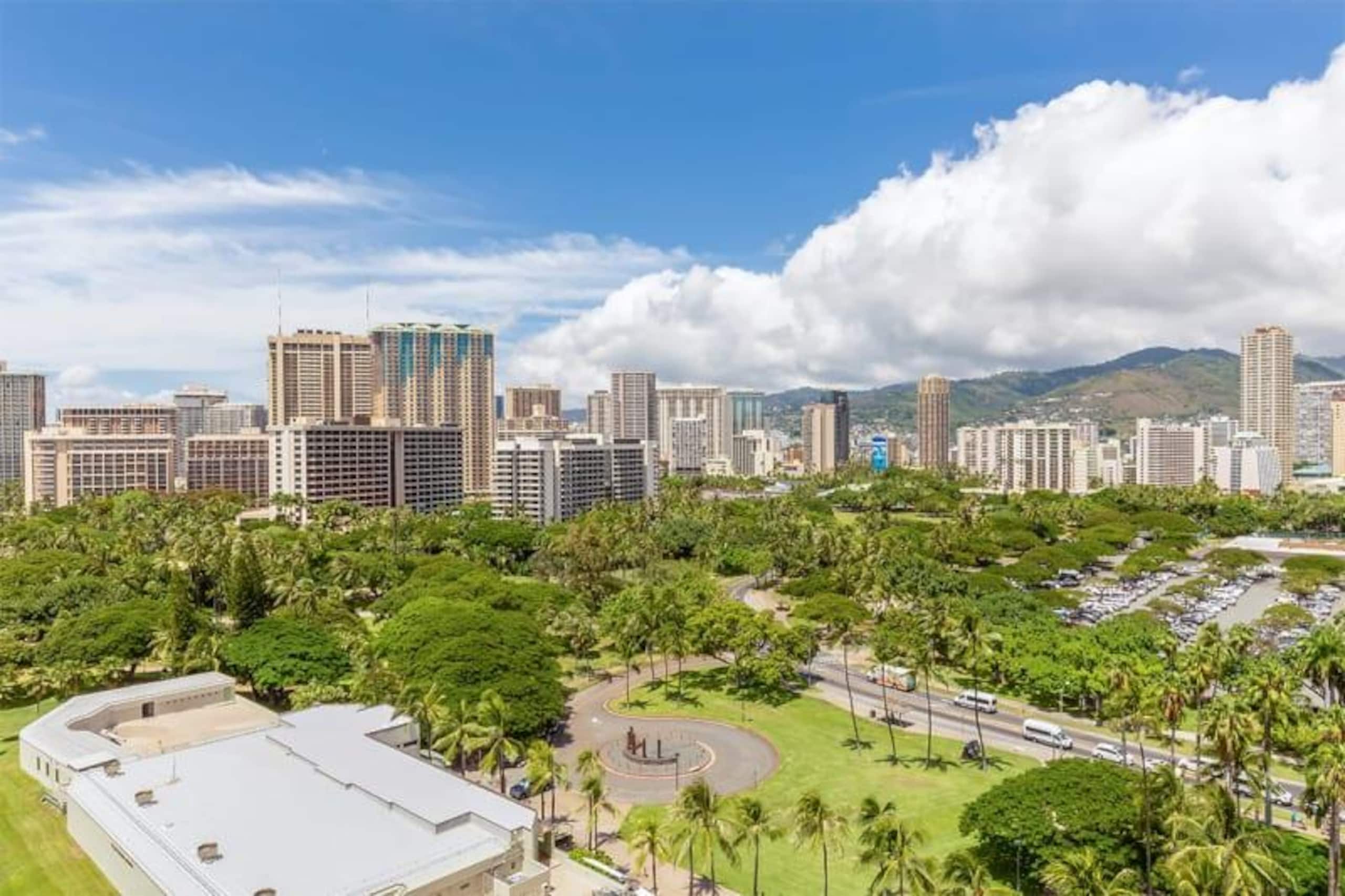 Condo in Honolulu · ★4.8 · Studio · 1 bed · 1 shared bath - Image 5