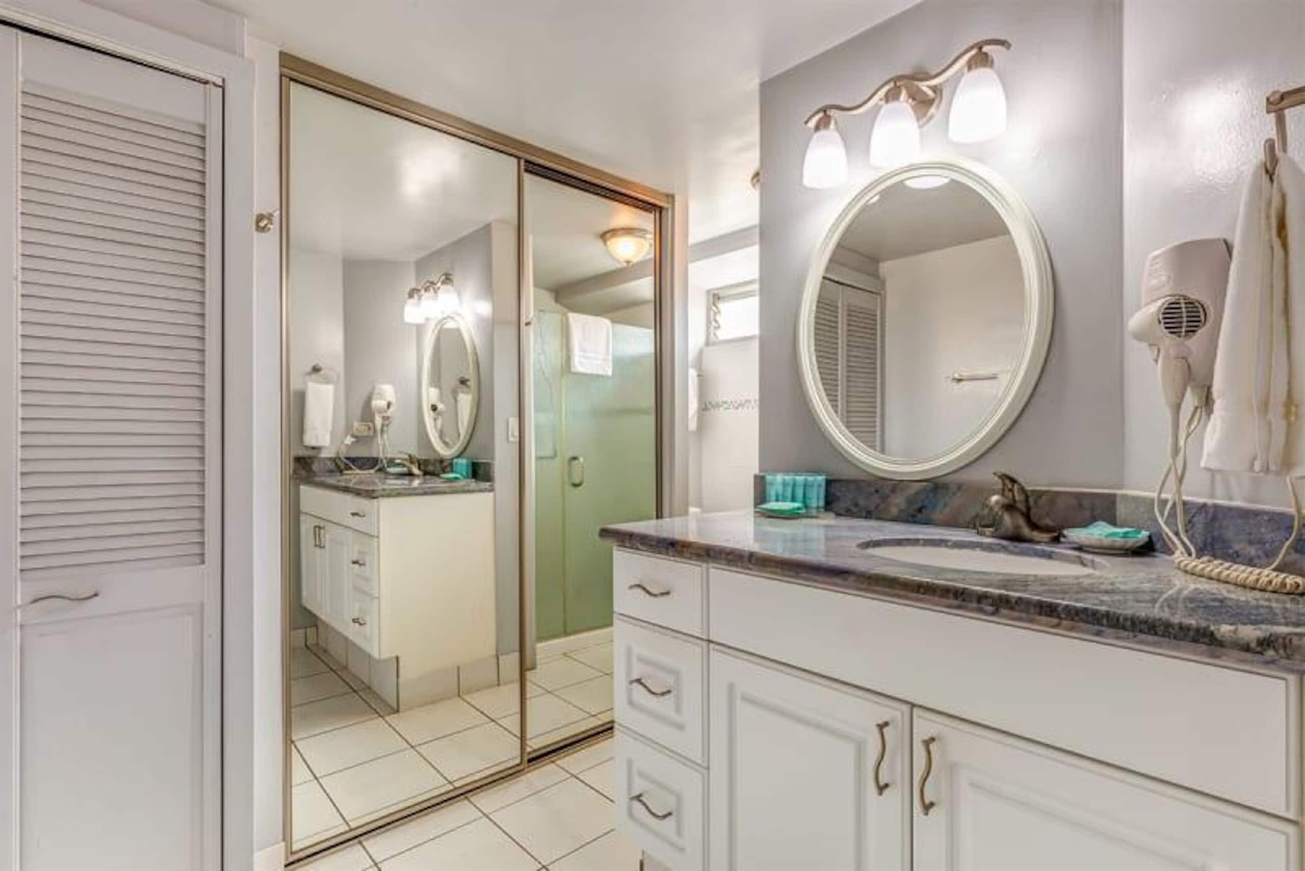 Condo in Honolulu · ★4.68 · Studio · 1 bed · 1 shared bath - Image 13