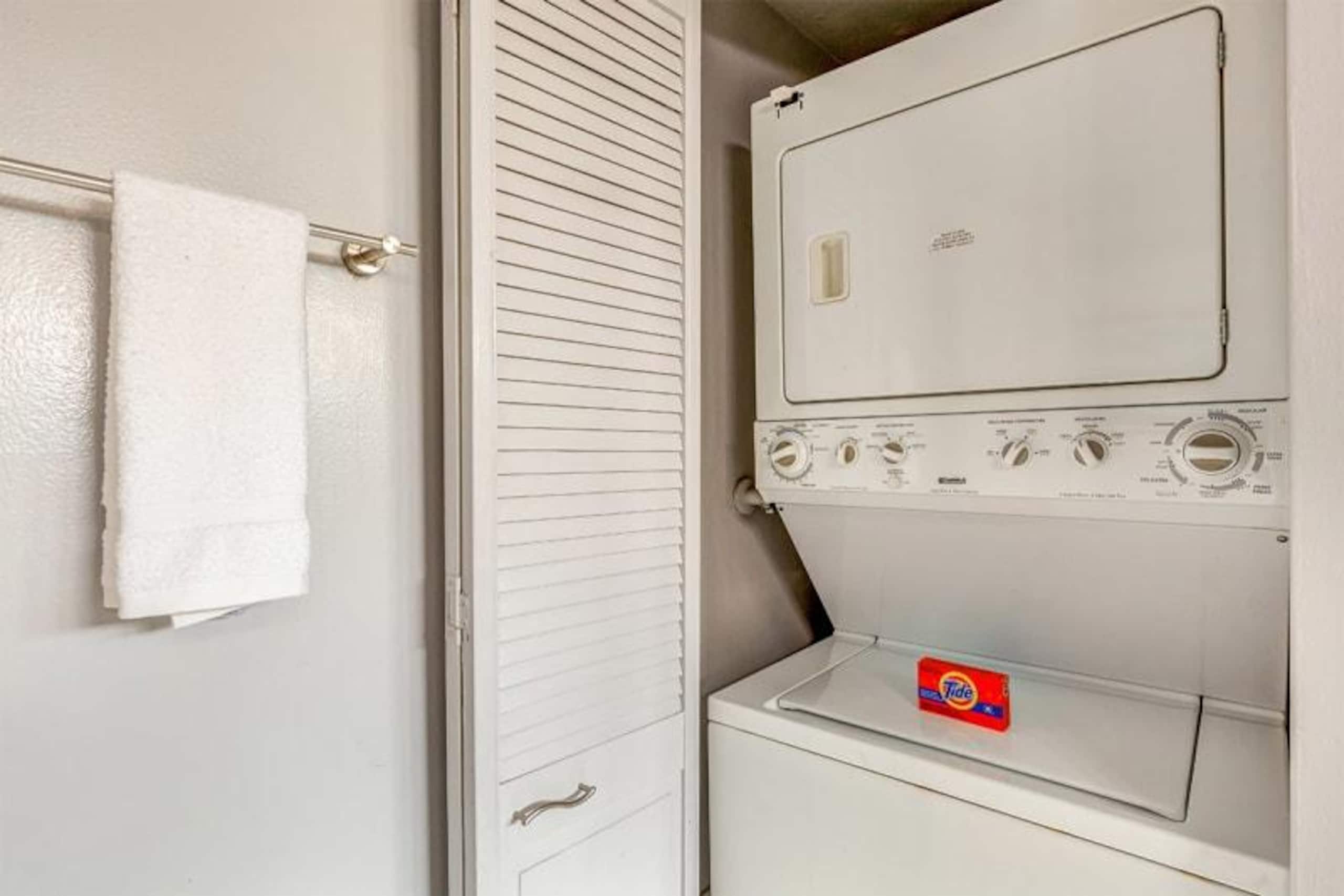 Condo in Honolulu · ★4.68 · Studio · 1 bed · 1 shared bath - Image 15