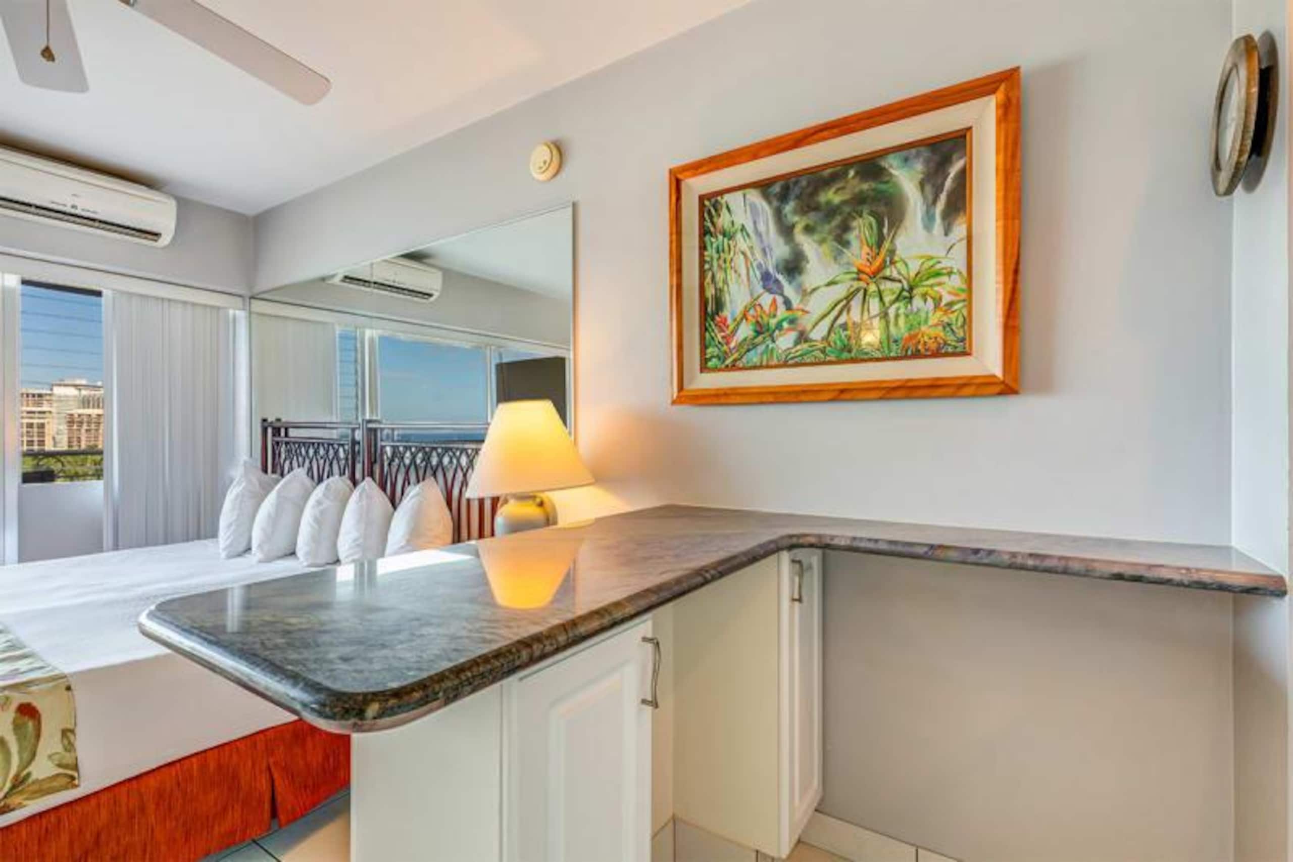 Condo in Honolulu · ★4.68 · Studio · 1 bed · 1 shared bath - Image 12
