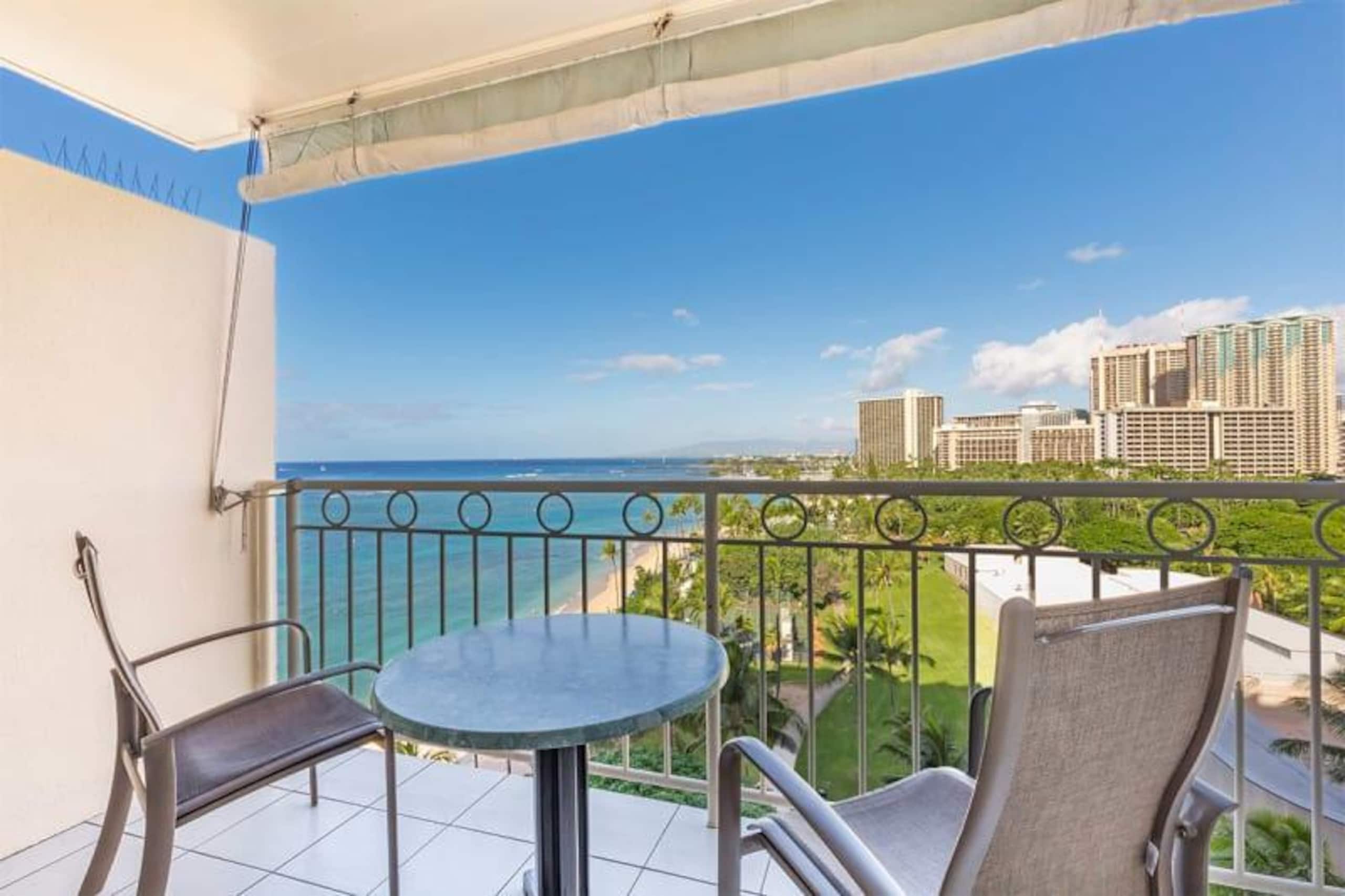 Condo in Honolulu · ★4.68 · Studio · 1 bed · 1 shared bath - Image 1