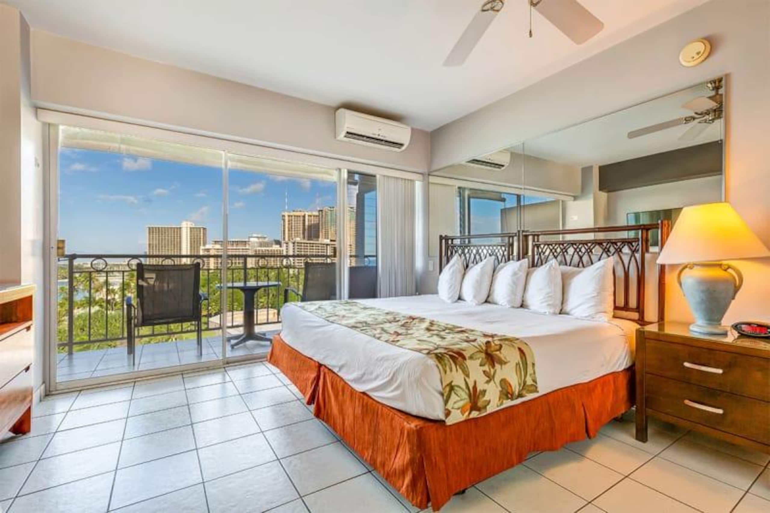 Condo in Honolulu · ★4.68 · Studio · 1 bed · 1 shared bath - Image 6