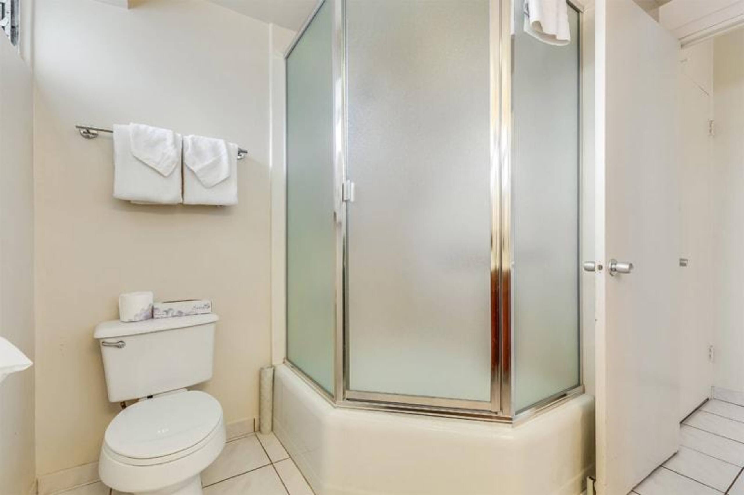 Condo in Honolulu · ★4.5 · 1 bedroom · 1 bed · 1 private bath - Image 12