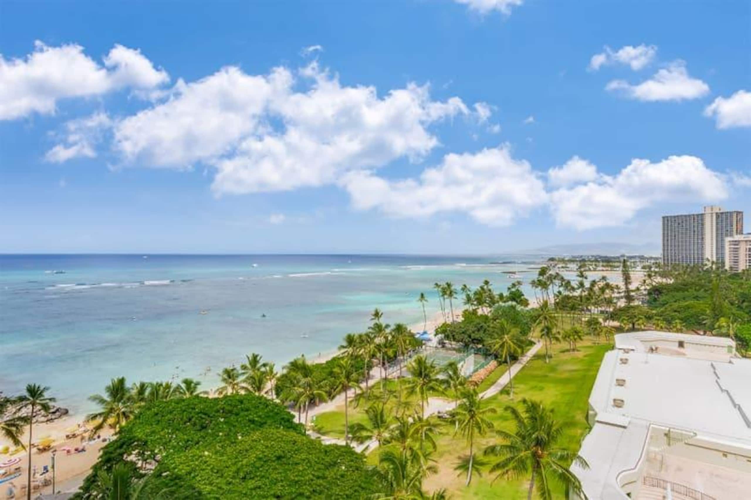 Condo in Honolulu · ★4.5 · 1 bedroom · 1 bed · 1 private bath - Image 18