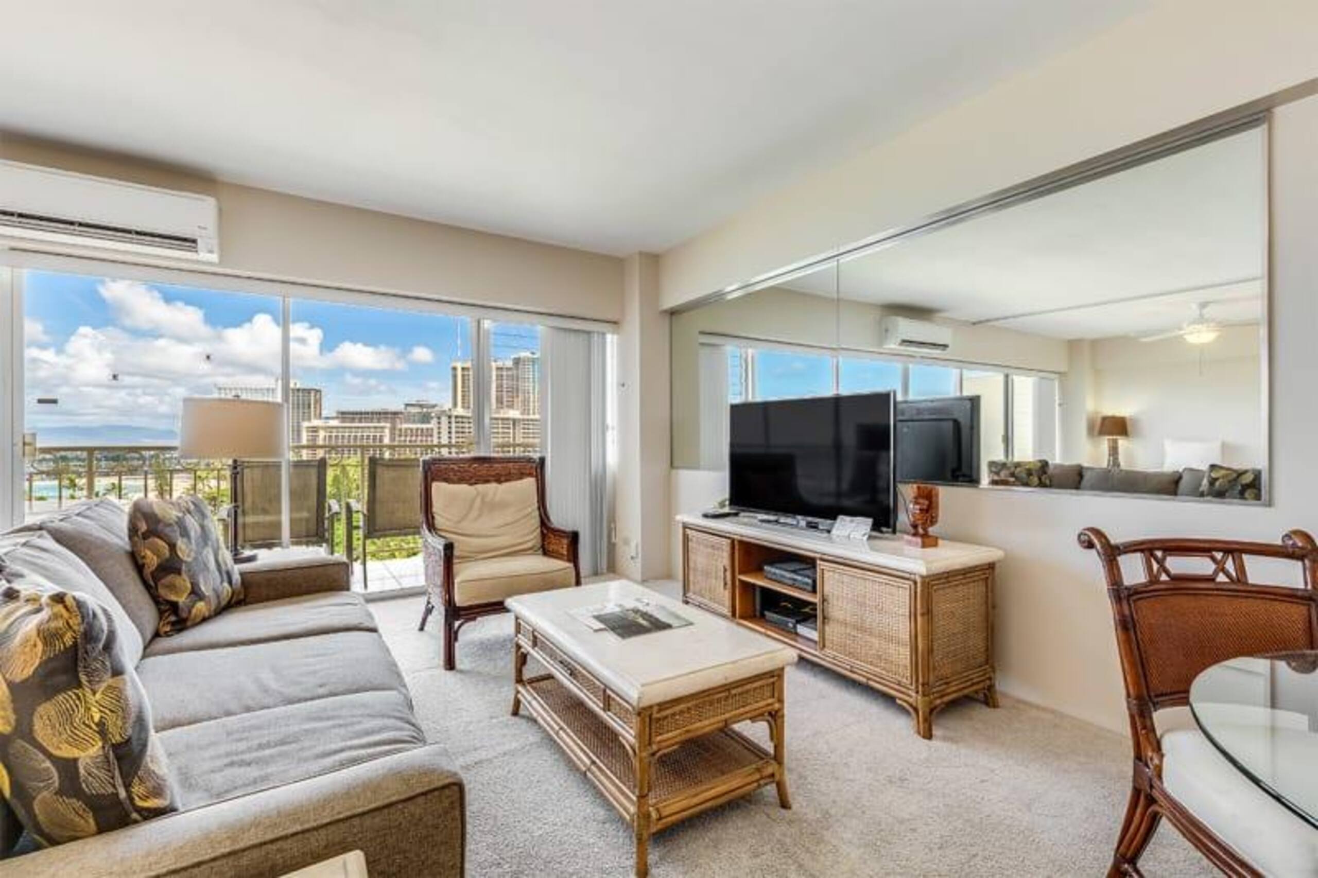 Condo in Honolulu · ★4.5 · 1 bedroom · 1 bed · 1 private bath - Image 2