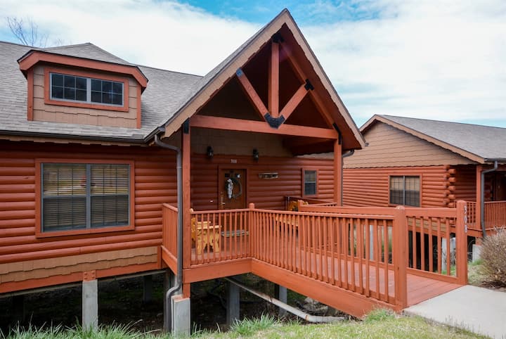 Beautiful Cabin in the Heart of Branson!