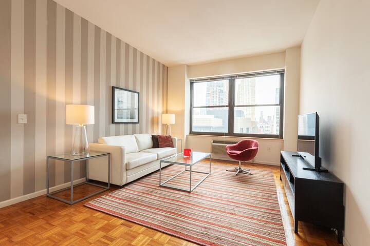 2 Bedroom Apartment, 1 Min from Grove Street PATH