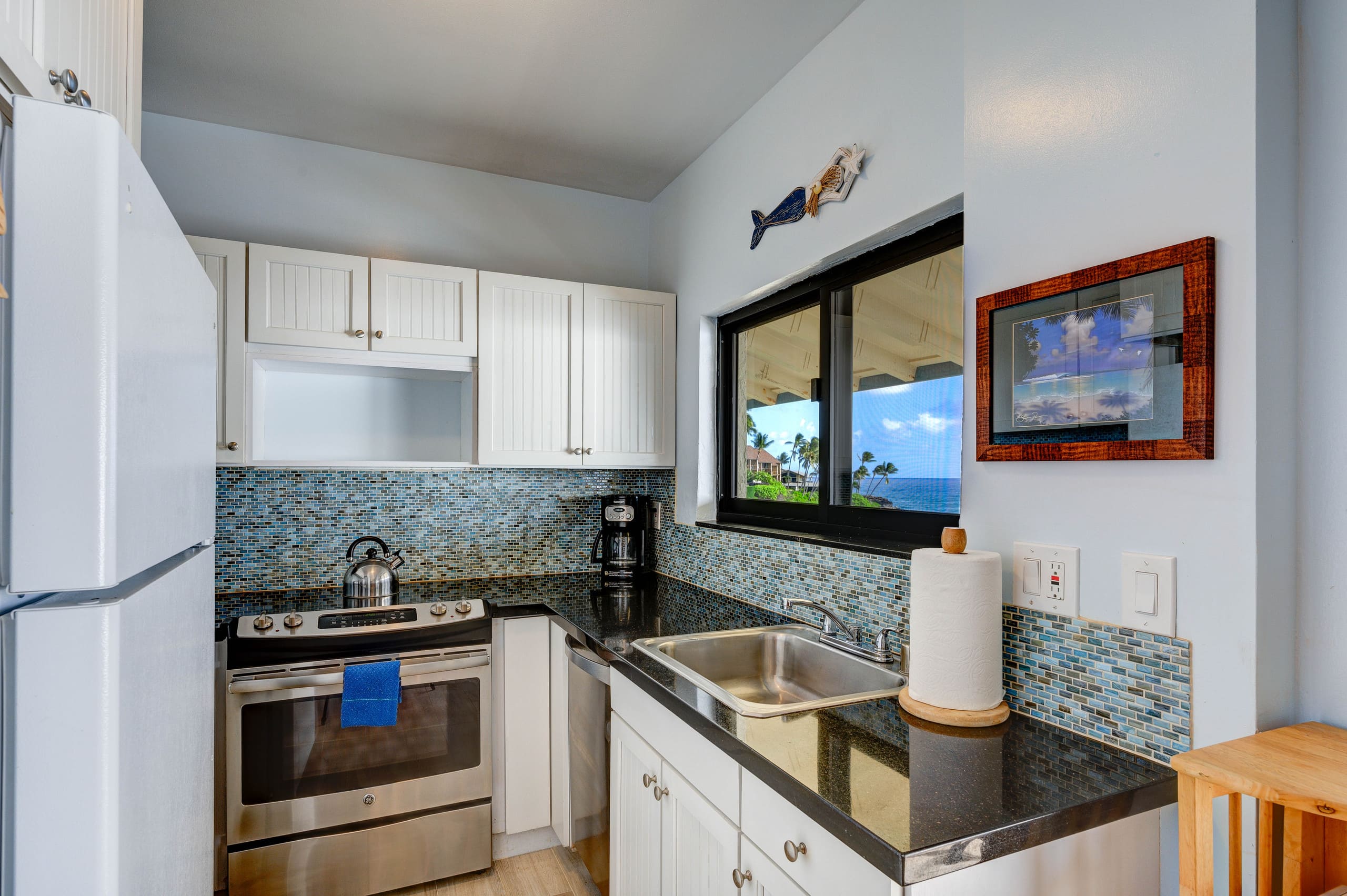 3BR on the ocean in Sunny Poipu + Athletic Club - Photo 13