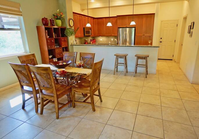 Spacious 3 Bedroom Townhome Close to Beach Club! gallery image 5