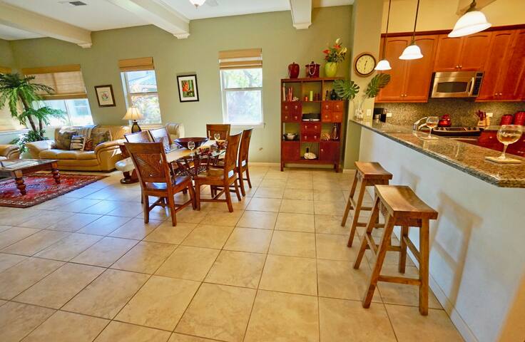 Spacious 3 Bedroom Townhome Close to Beach Club!