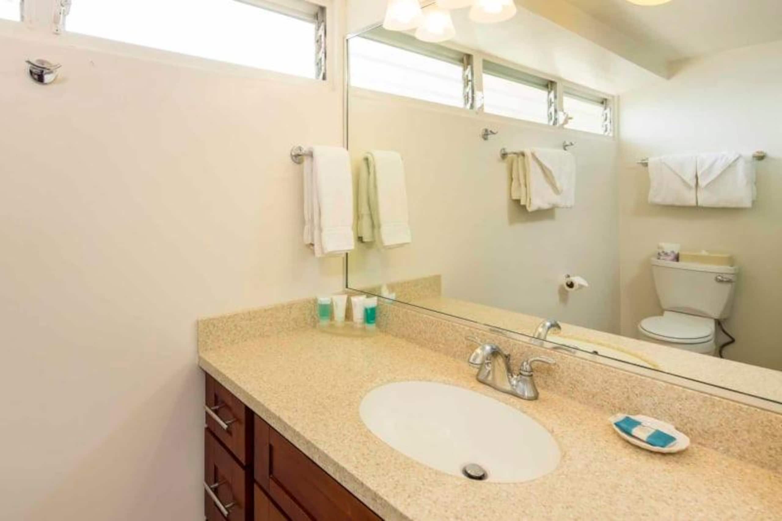 Condo in Honolulu · ★4.5 · 1 bedroom · 1 bed · 1 private bath - Image 9