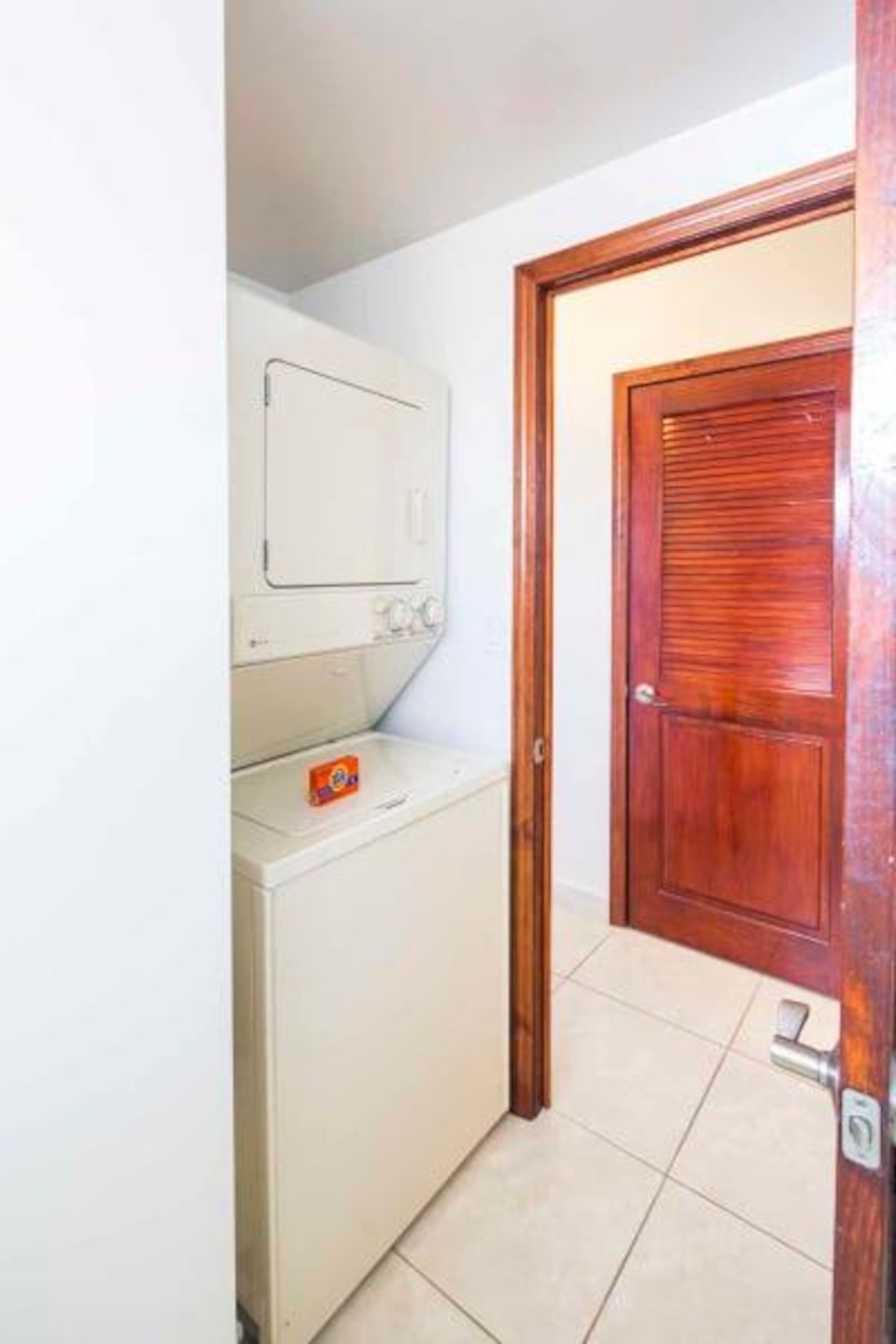 Condo in Honolulu · ★4.5 · 1 bedroom · 1 bed · 1 private bath - Image 12