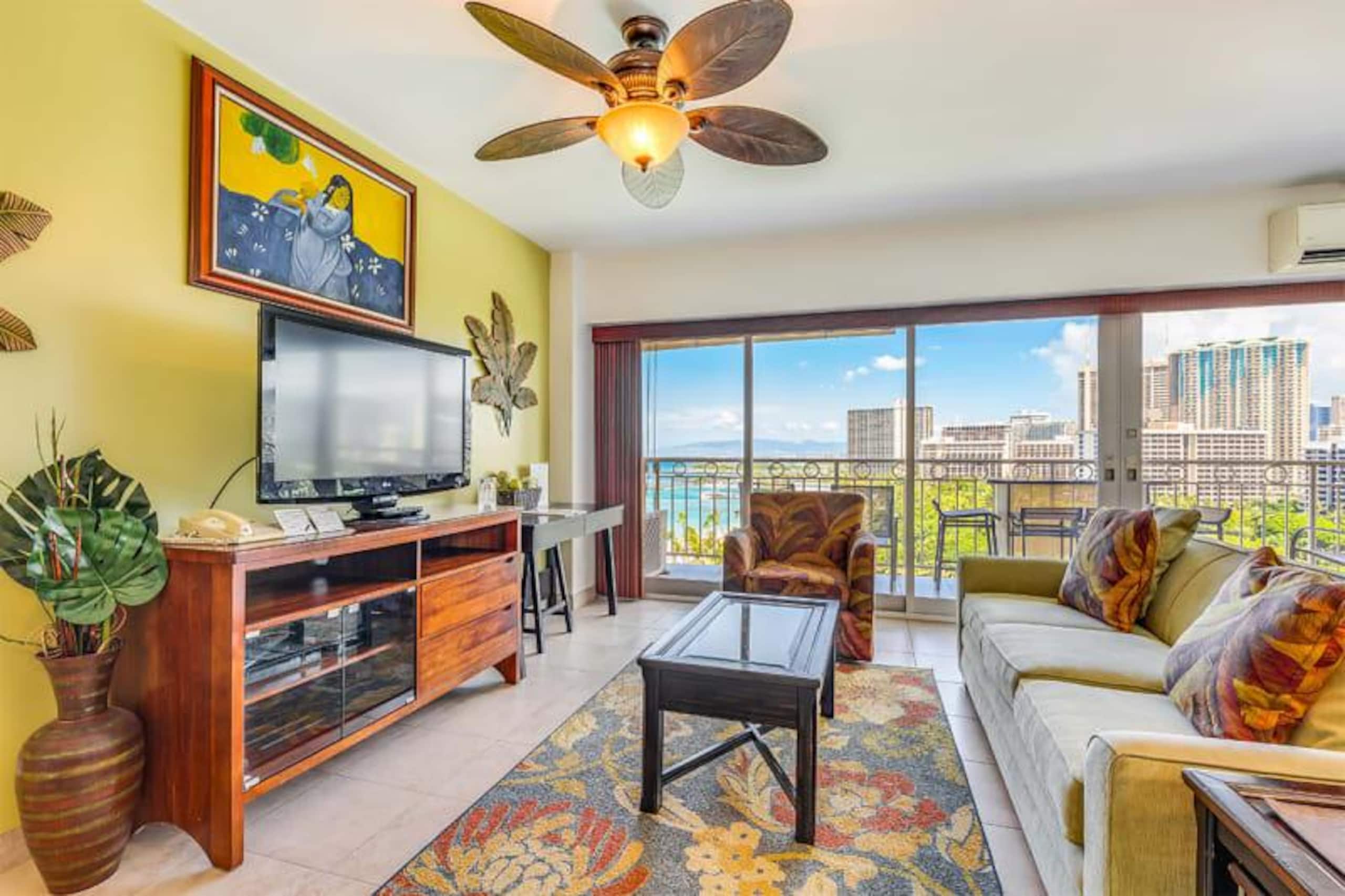 Condo in Honolulu · ★4.89 · 1 bedroom · 1 bed · 1 shared bath - Image 2