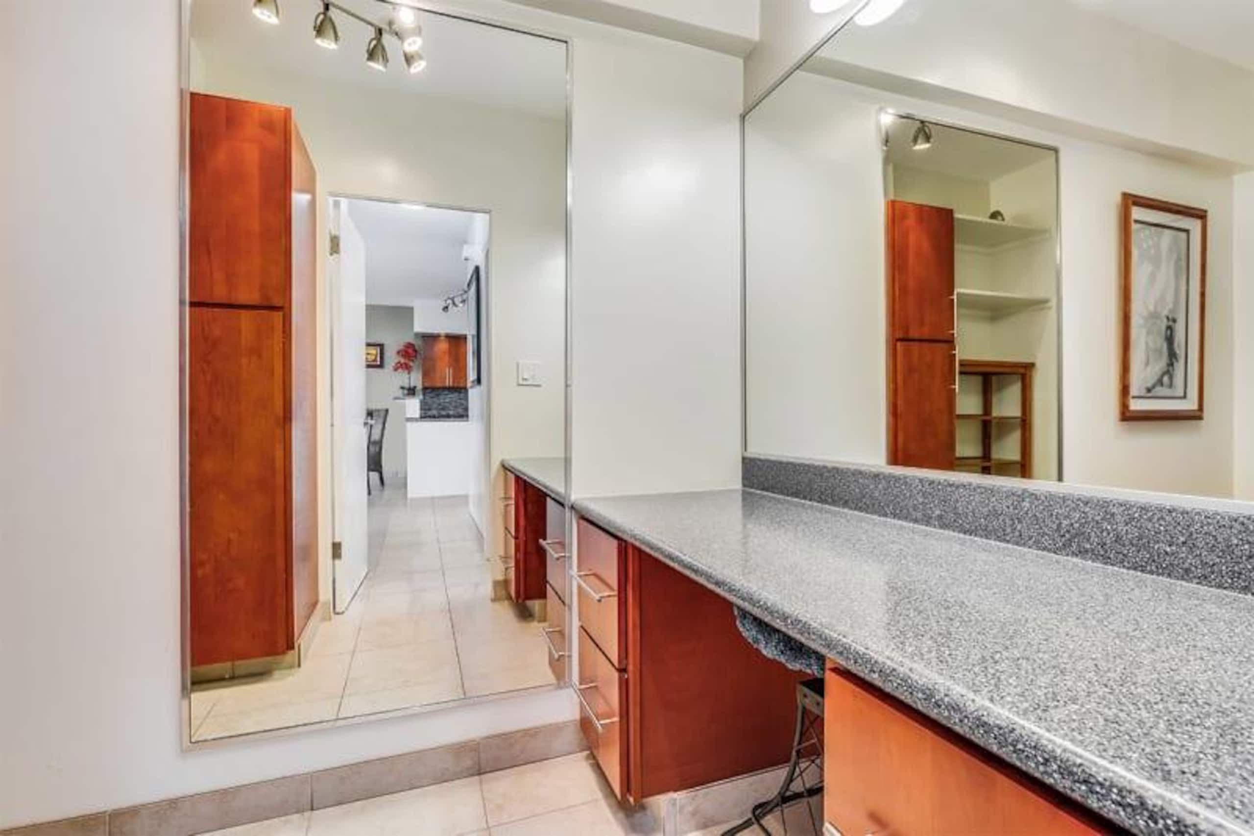 Condo in Honolulu · ★4.89 · 1 bedroom · 1 bed · 1 shared bath - Image 14