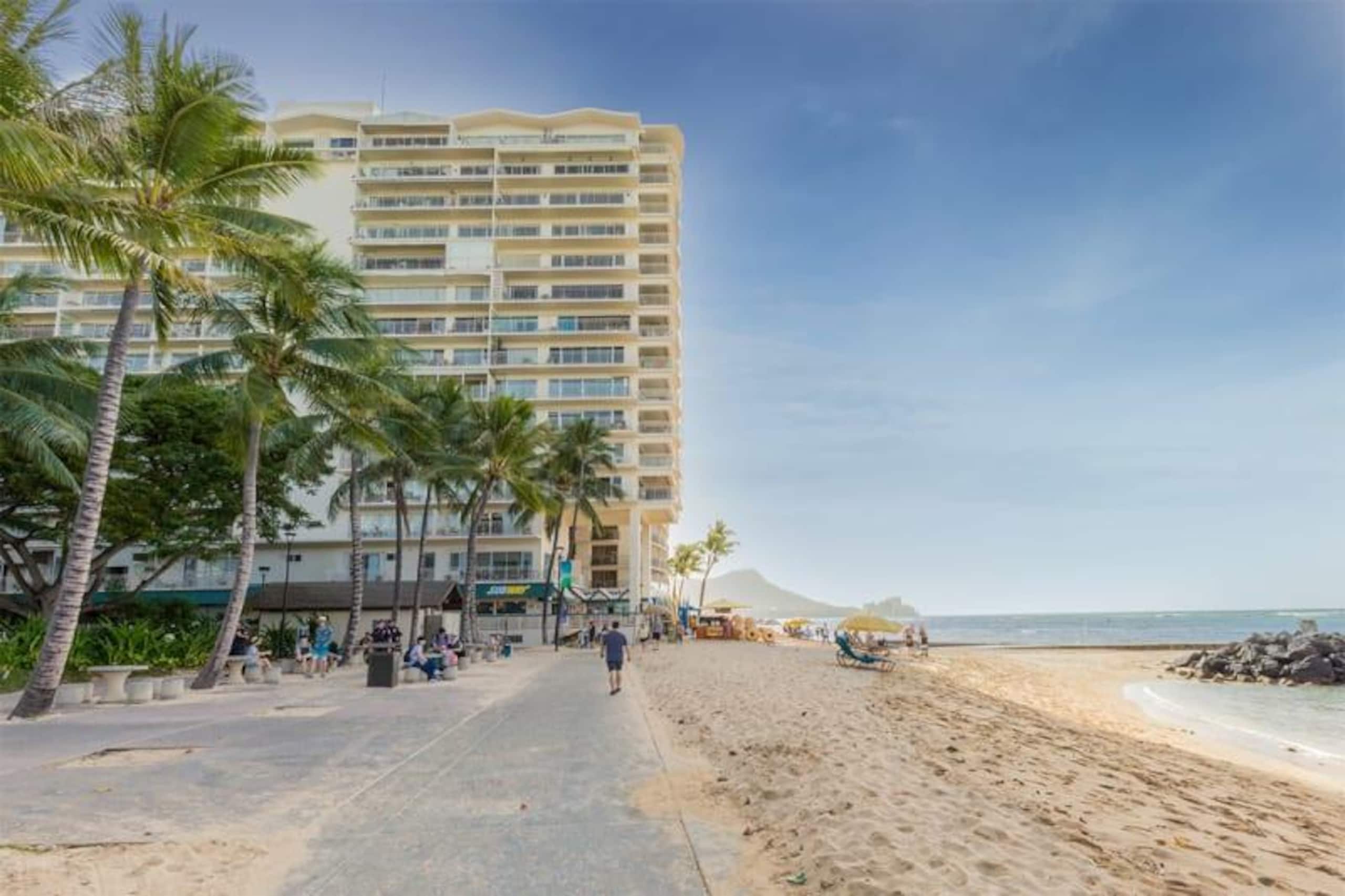 Condo in Honolulu · ★4.89 · 1 bedroom · 1 bed · 1 shared bath - Image 22