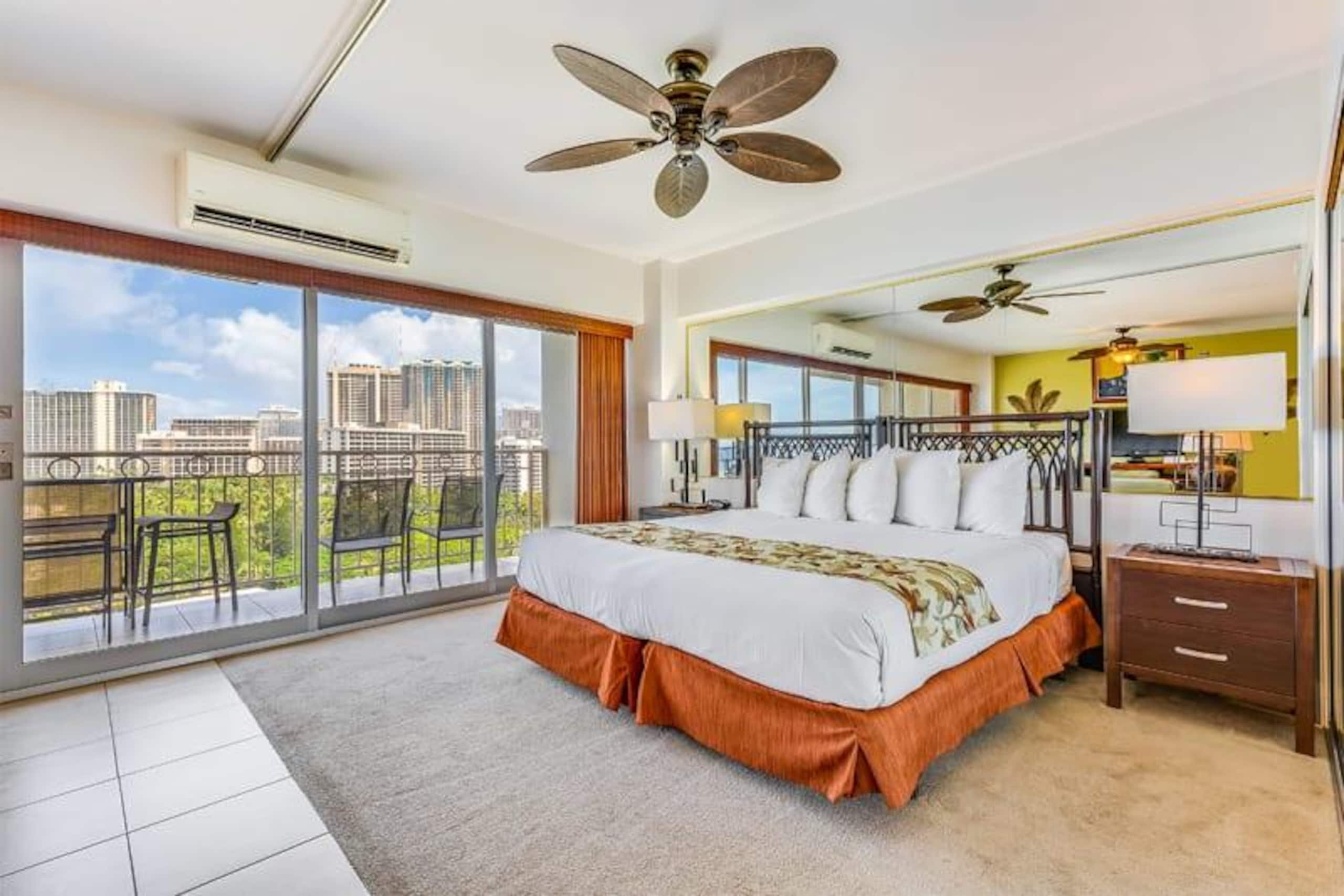 Condo in Honolulu · ★4.89 · 1 bedroom · 1 bed · 1 shared bath - Image 1