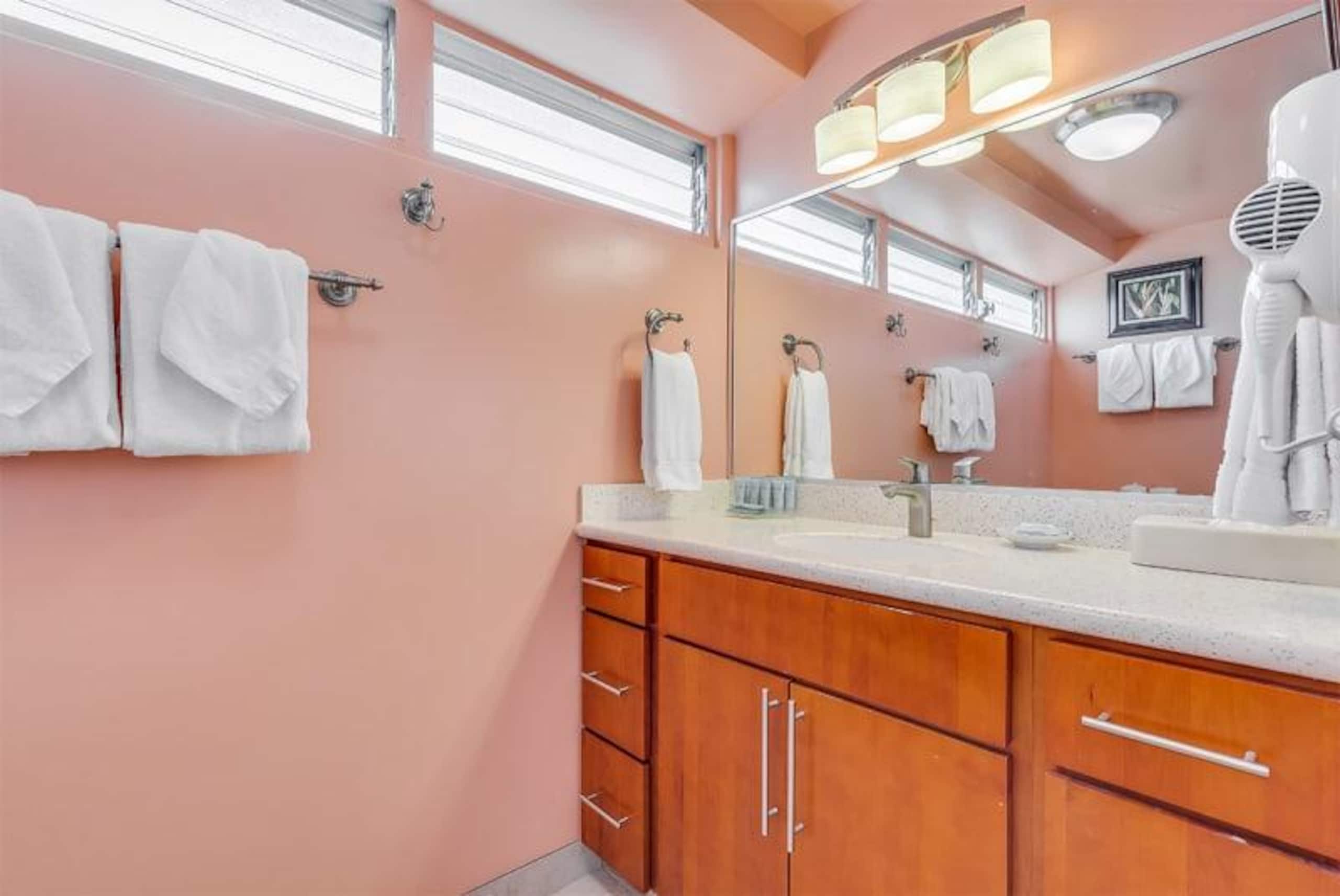 Condo in Honolulu · ★4.89 · 1 bedroom · 1 bed · 1 shared bath - Image 16