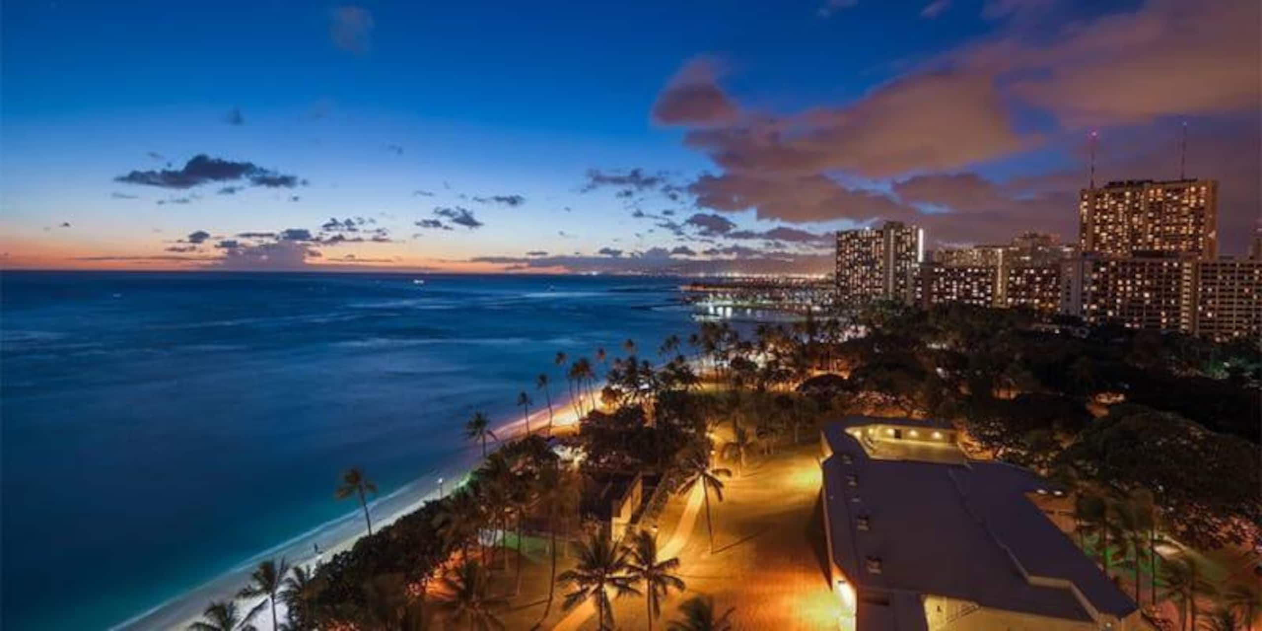 Condo in Honolulu · ★4.89 · 1 bedroom · 1 bed · 1 shared bath - Image 23