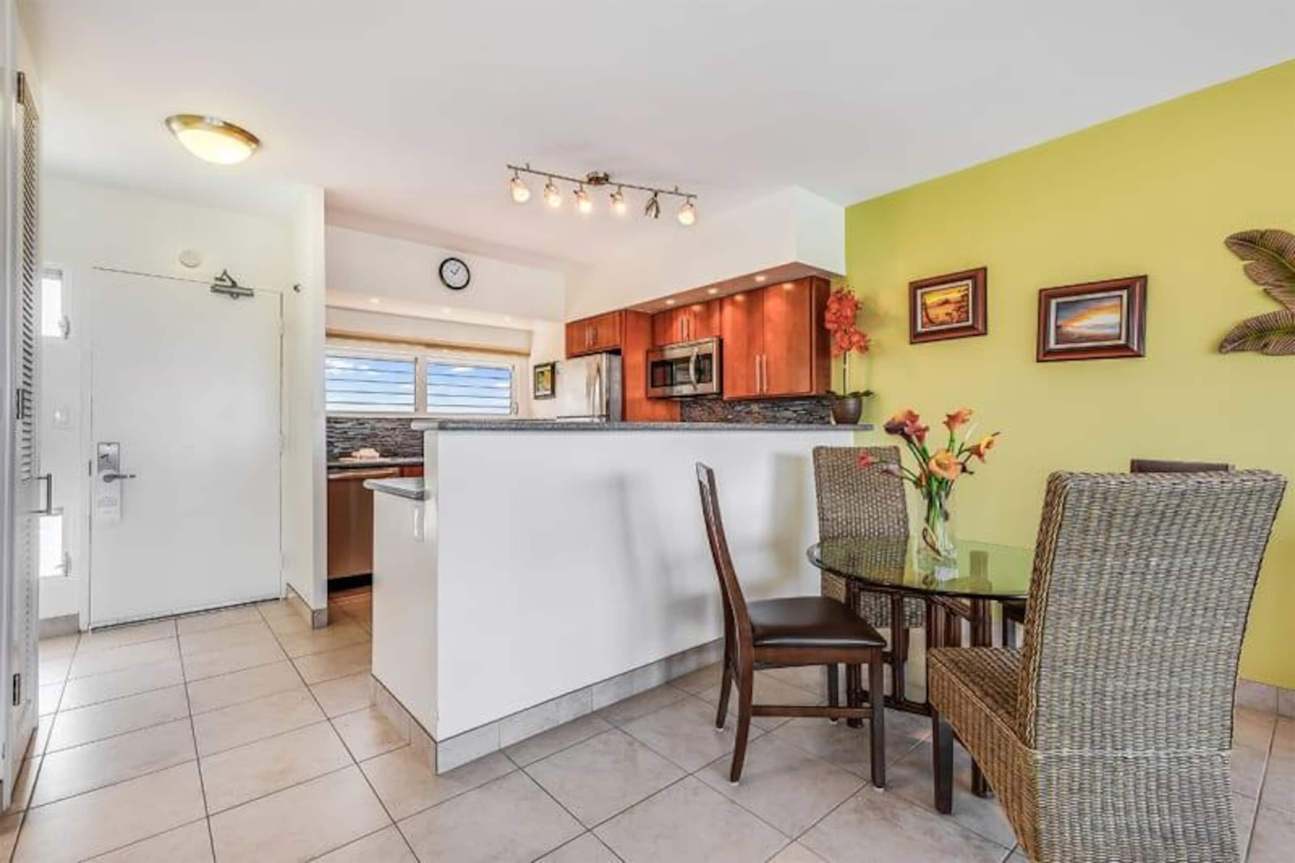 Condo in Honolulu · ★4.89 · 1 bedroom · 1 bed · 1 shared bath - Image 4