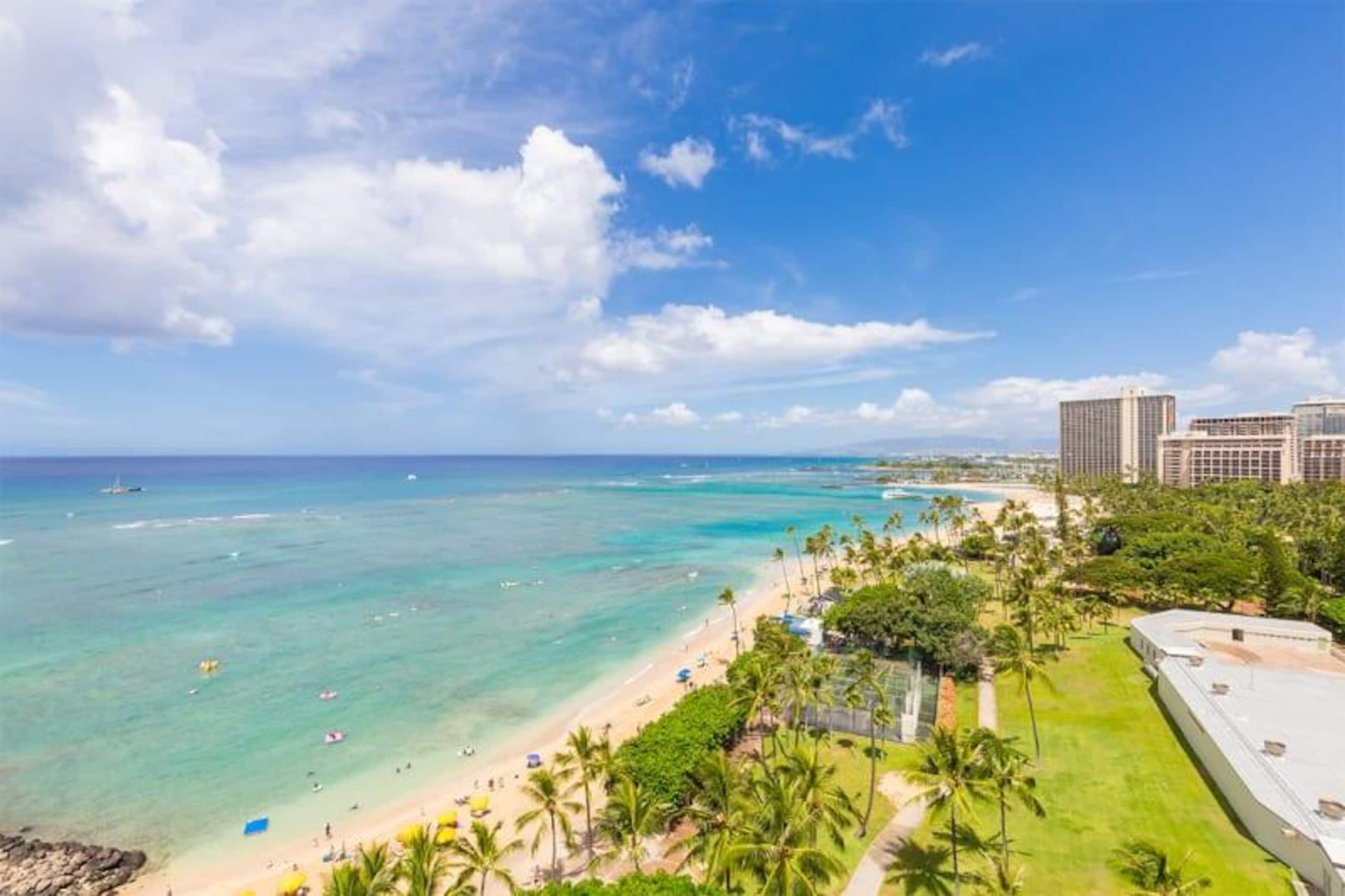 Condo in Honolulu · ★4.89 · 1 bedroom · 1 bed · 1 shared bath - Image 13