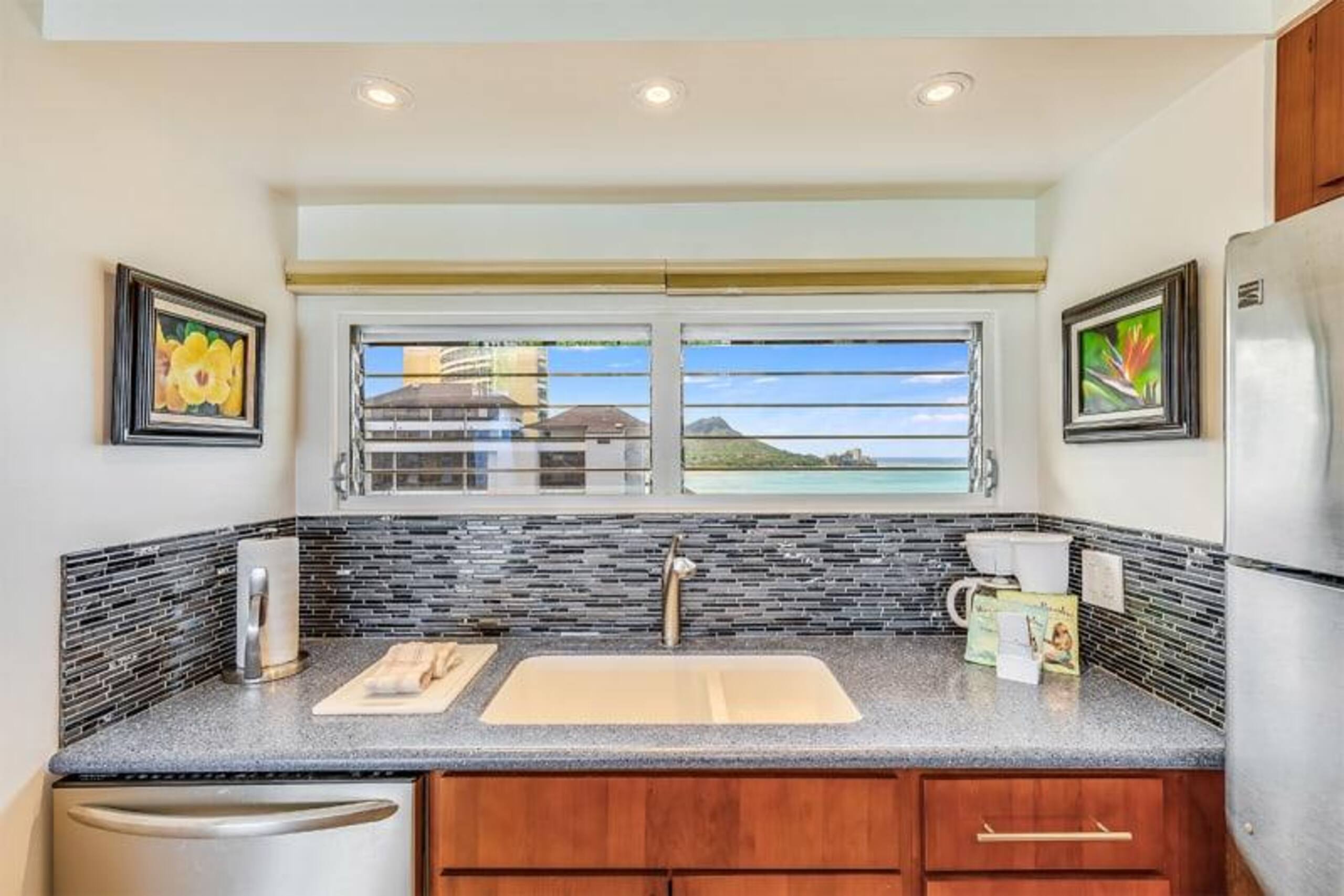 Condo in Honolulu · ★4.89 · 1 bedroom · 1 bed · 1 shared bath - Image 10