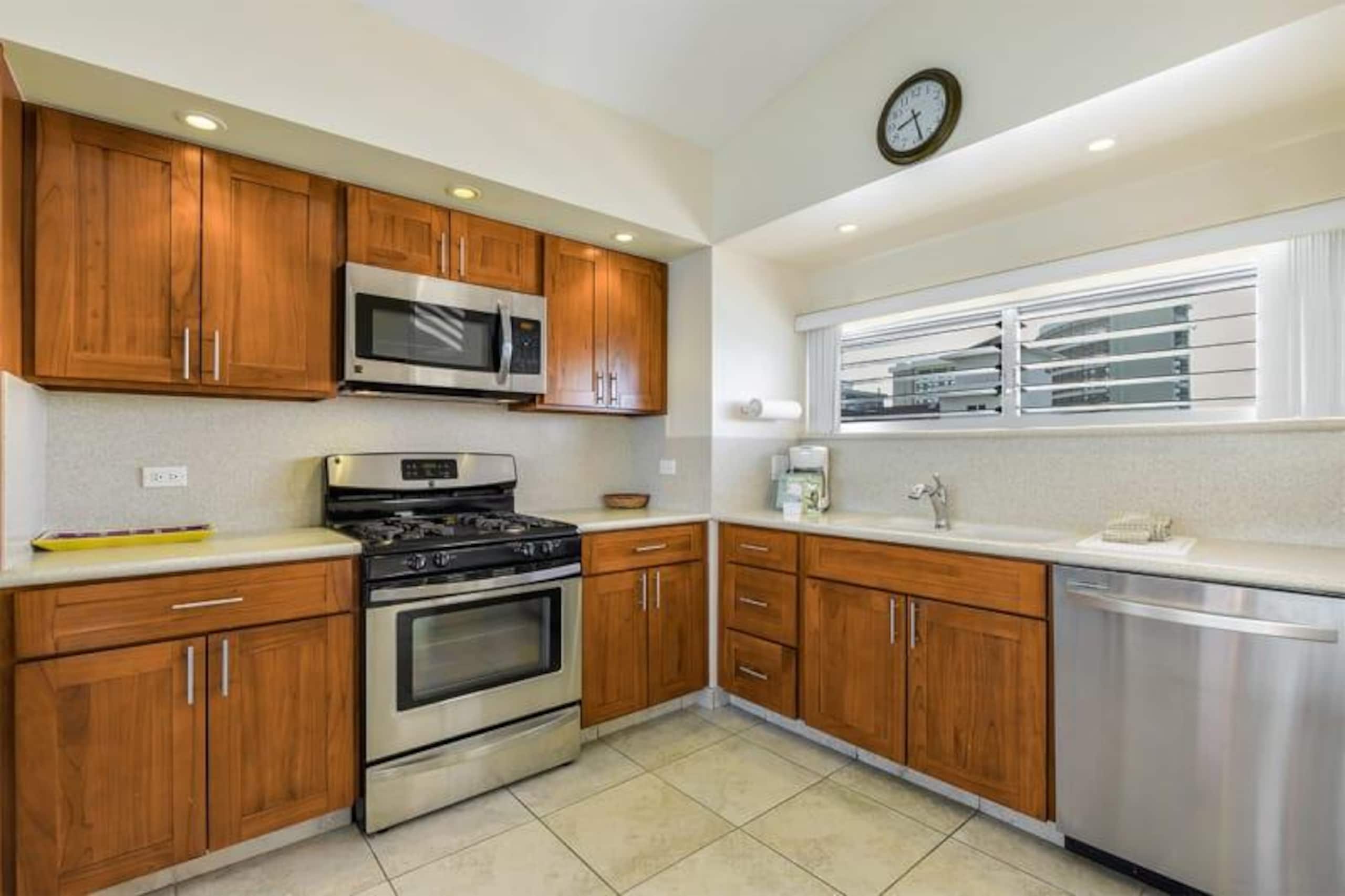 Condo in Honolulu · ★5.0 · 1 bedroom · 1 bed · 1 shared bath - Image 2