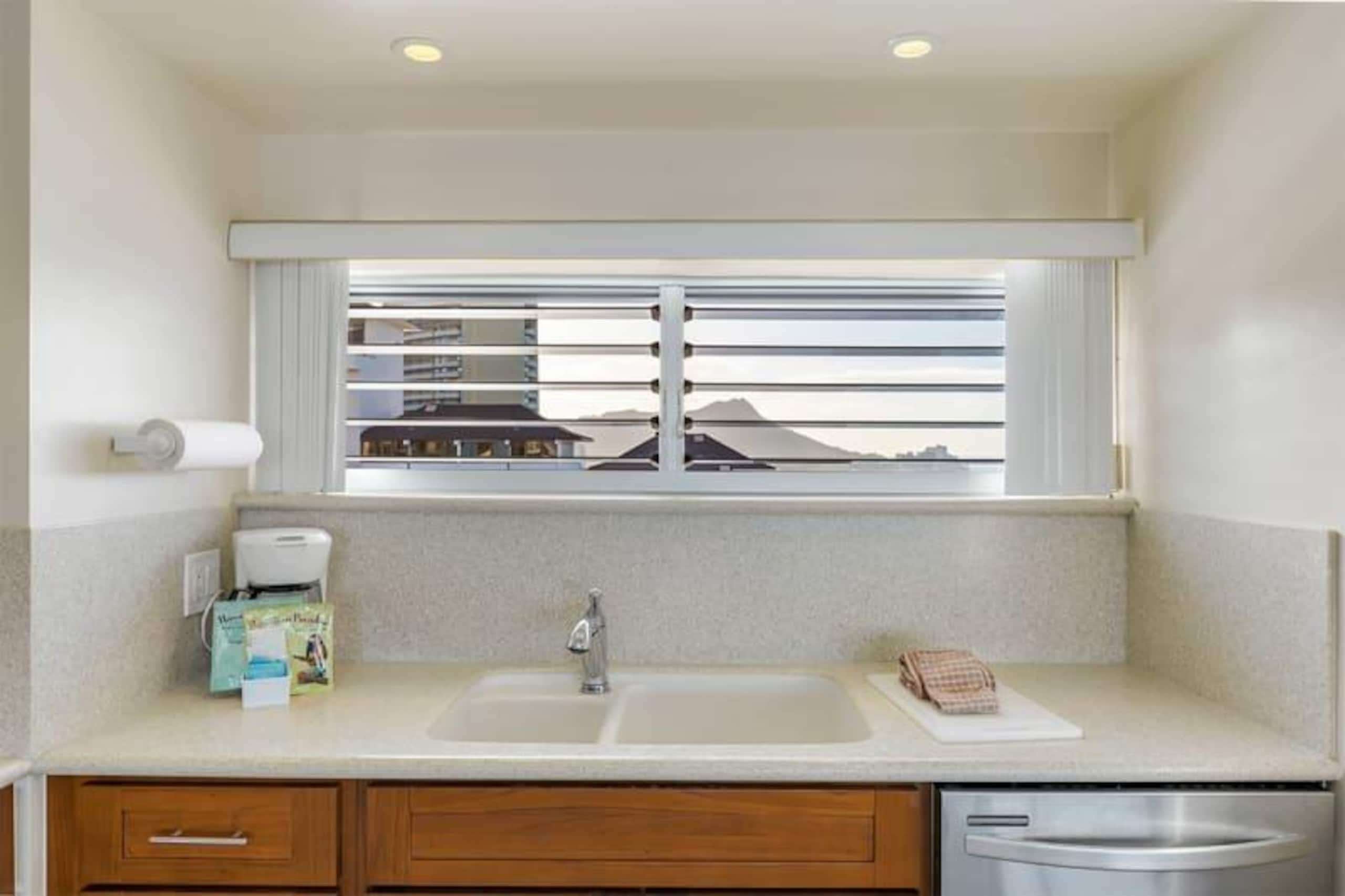 Condo in Honolulu · ★5.0 · 1 bedroom · 1 bed · 1 shared bath - Image 10
