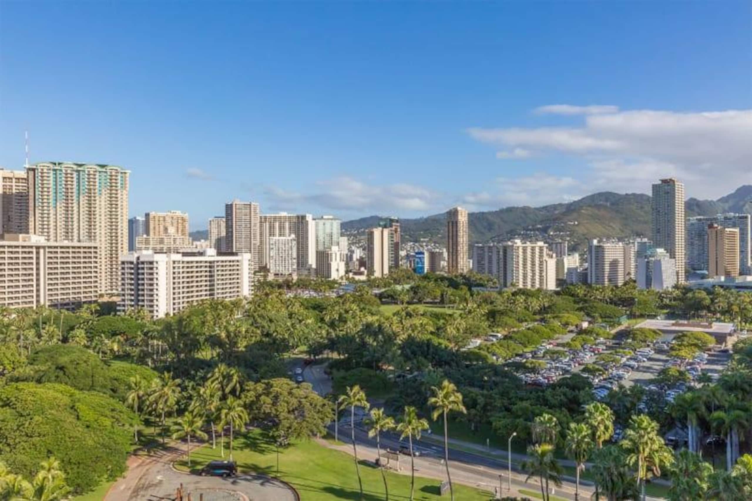 Condo in Honolulu · ★5.0 · 1 bedroom · 1 bed · 1 shared bath - Image 15