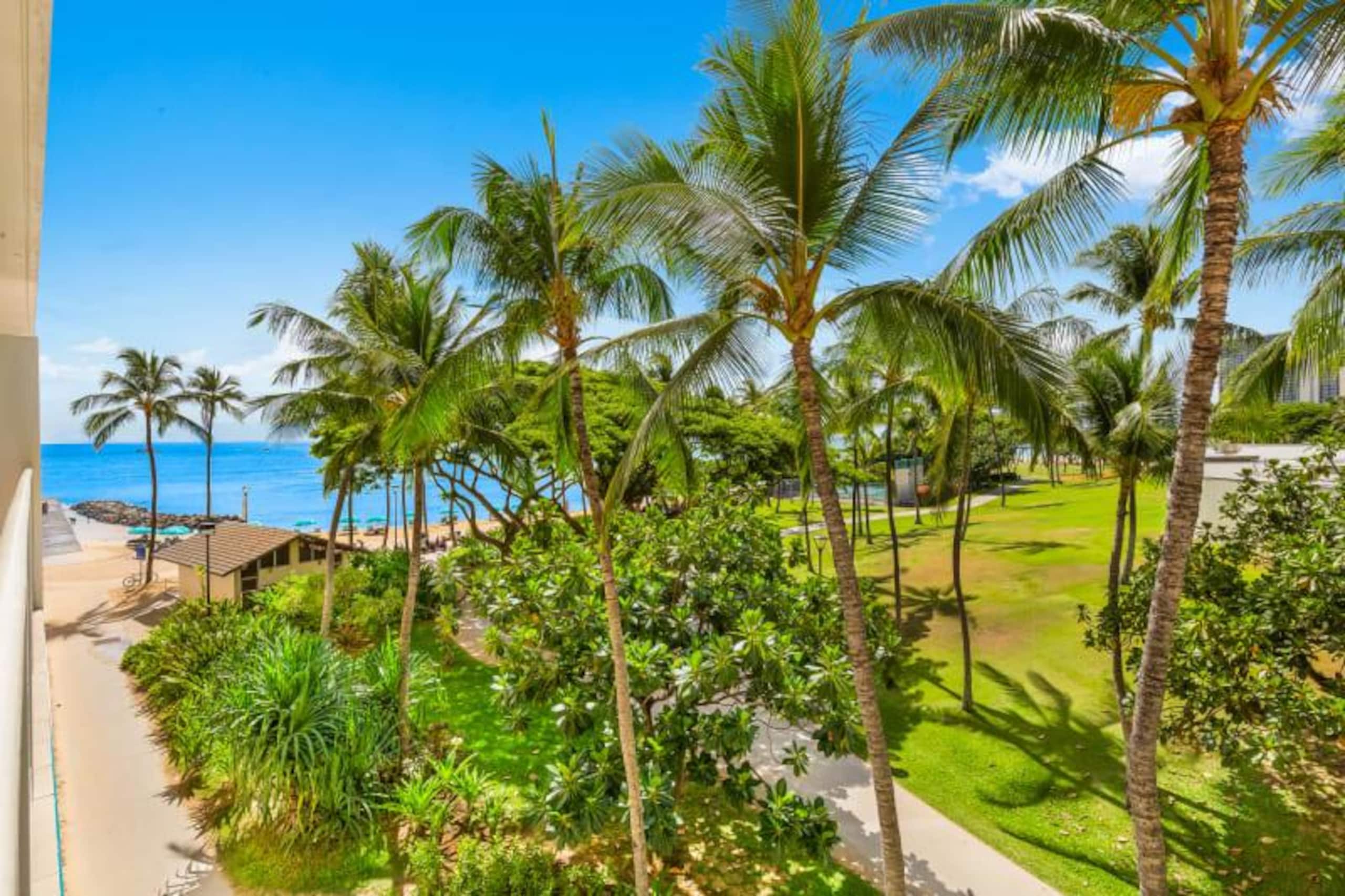 Condo in Honolulu · ★4.83 · 1 bedroom · 1 bed · 1 shared bath - Image 13