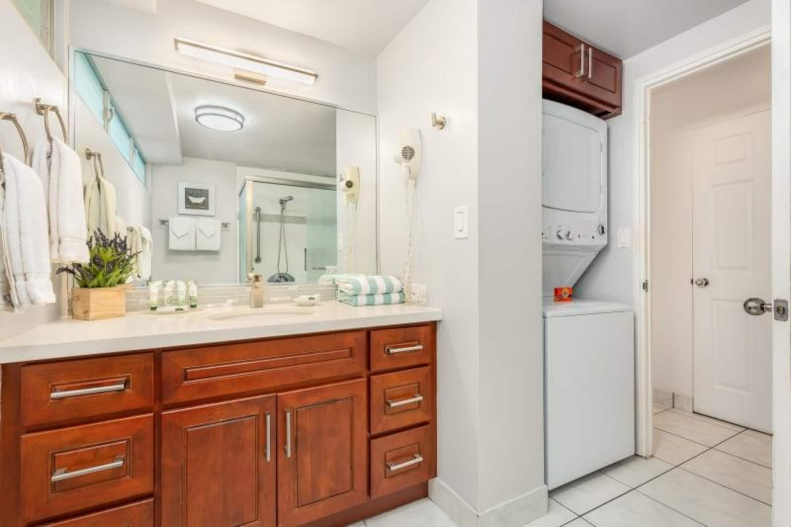Condo in Honolulu · ★4.83 · 1 bedroom · 1 bed · 1 shared bath - Image 14