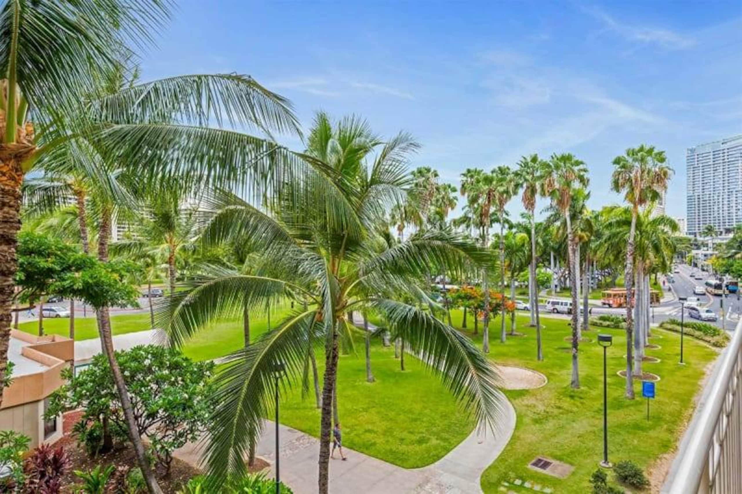 Condo in Honolulu · ★4.43 · 1 bedroom · 1 bed · 1 private bath - Image 15